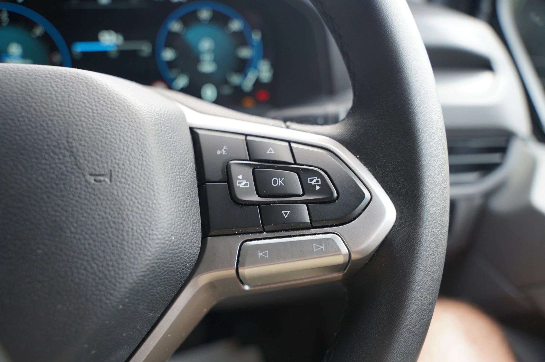 Volkswagen-Transporter-image-14