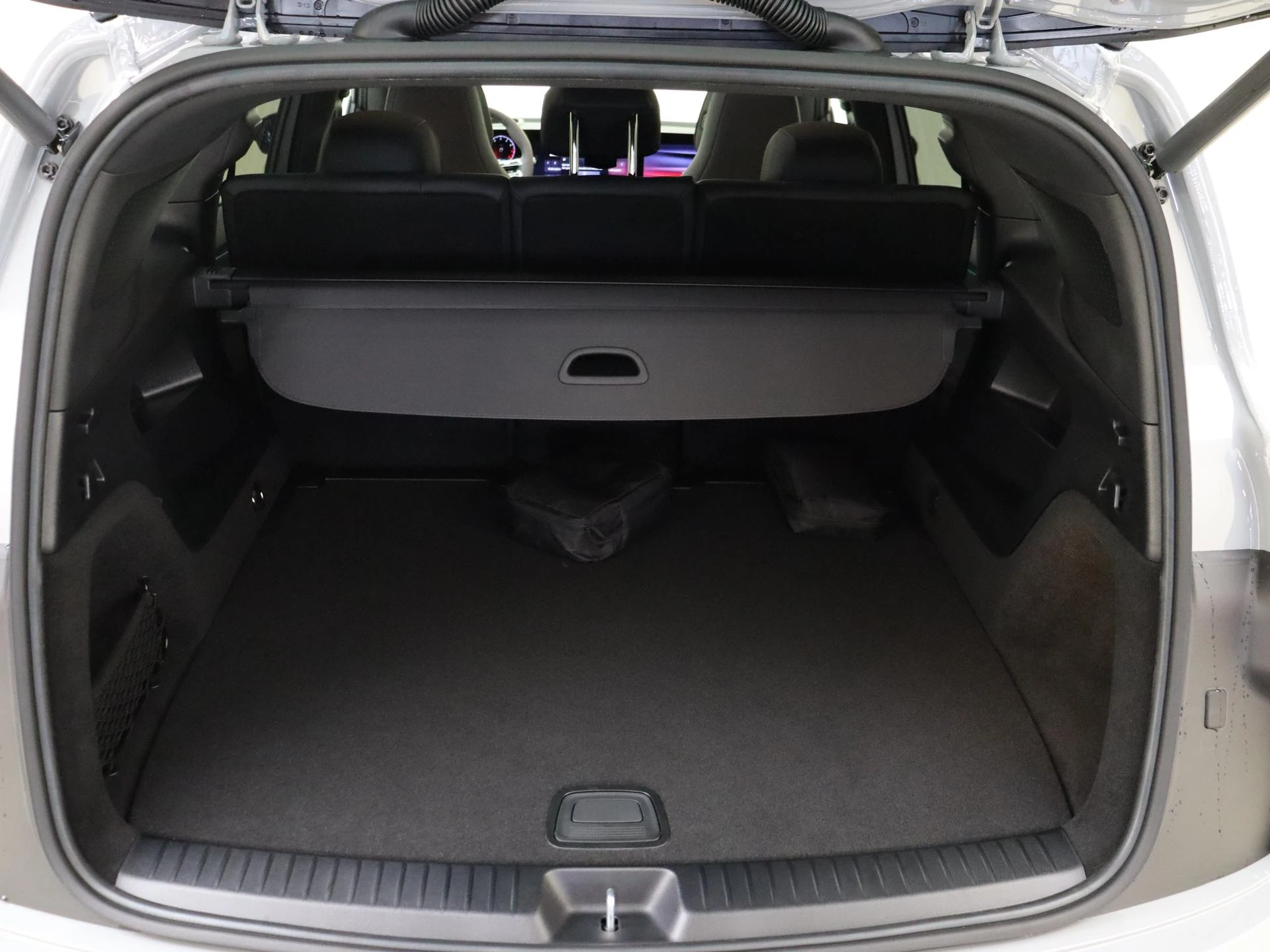 Mercedes-Benz-GLB-image-28
