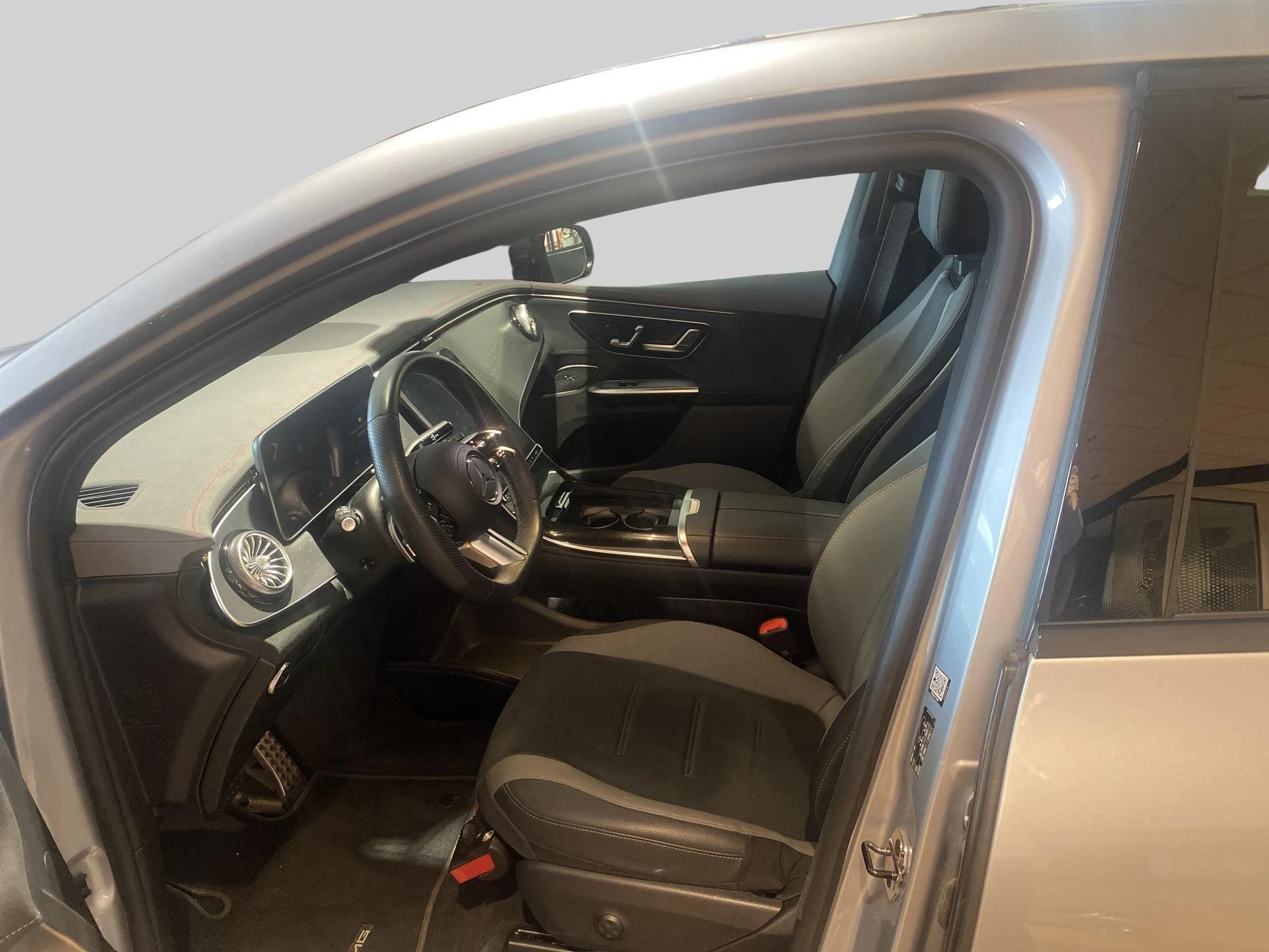 Mercedes-Benz-EQE-image-7