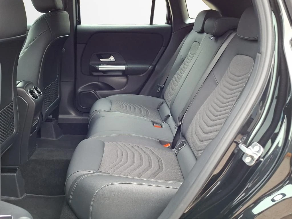Mercedes-Benz-GLA 200 d-image-20