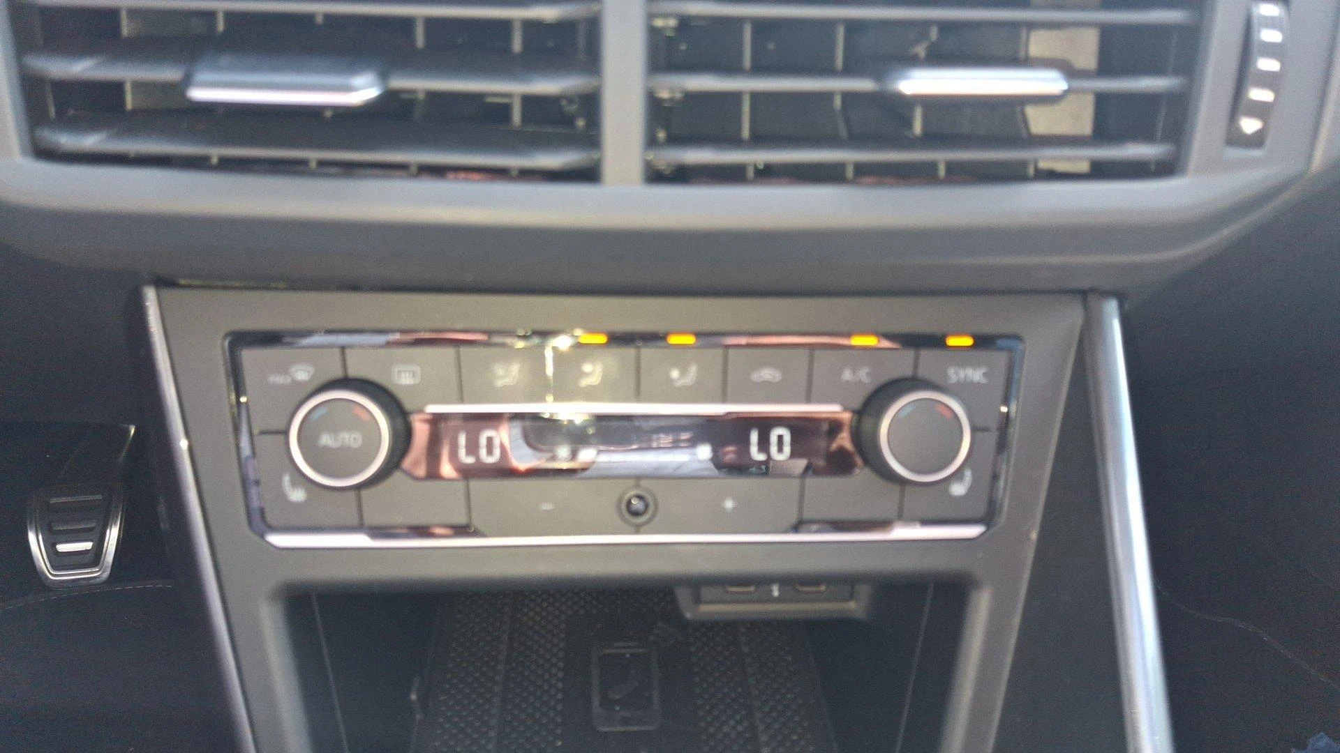 Volkswagen-Polo-image-18