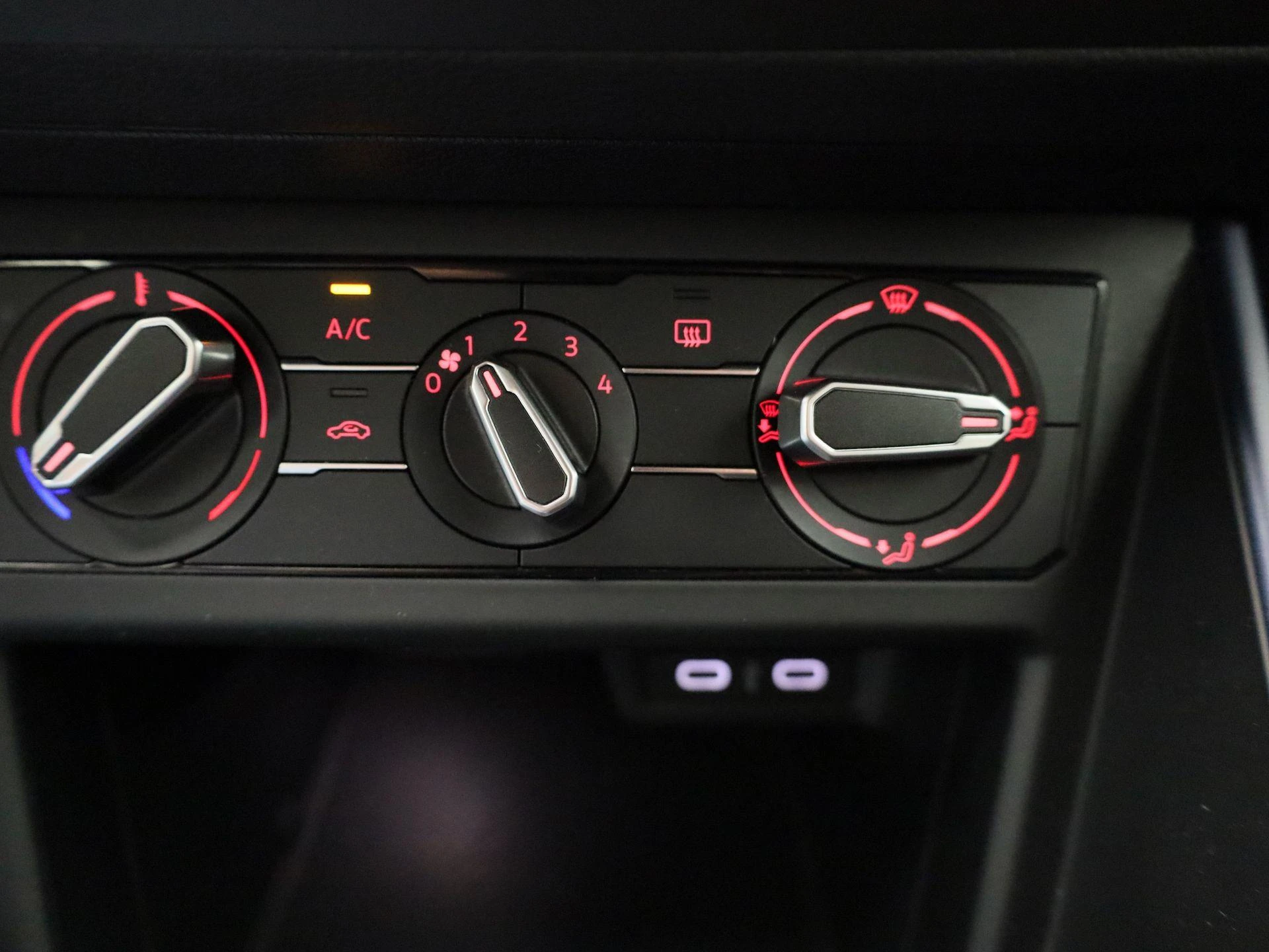 Volkswagen-Polo-image-22
