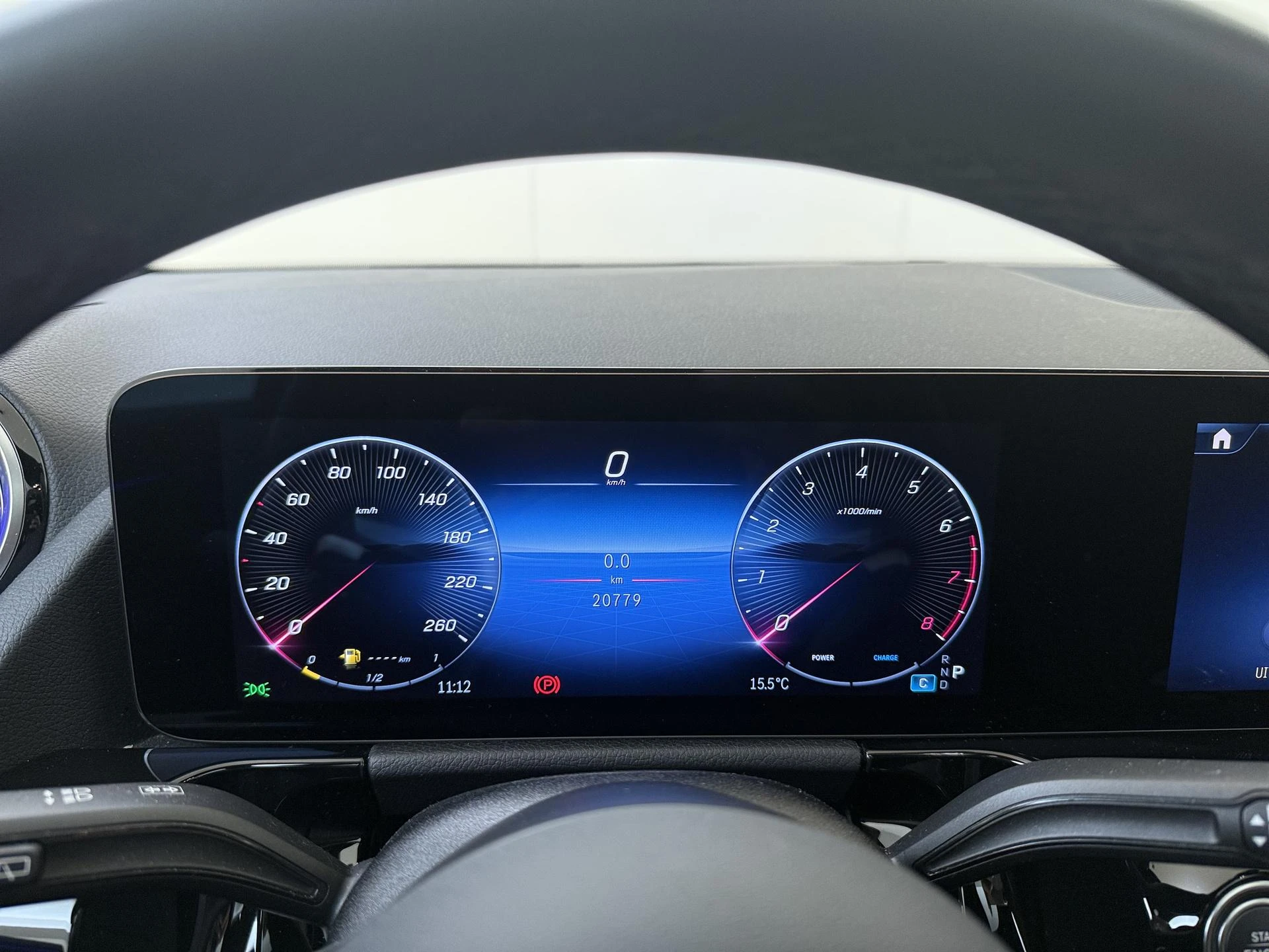 Mercedes-Benz-GLA-image-10