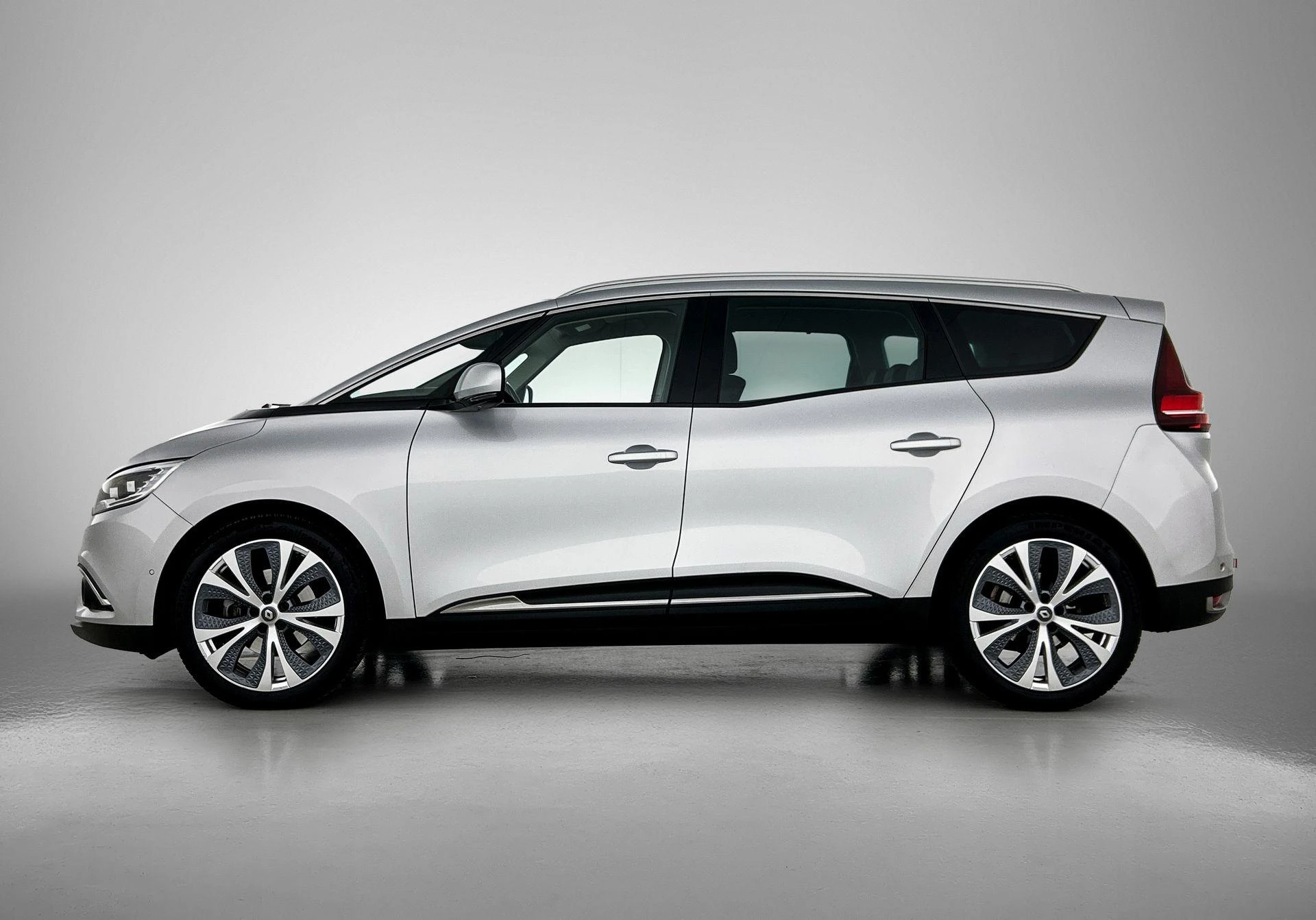 Renault-Grand Scénic-image-1
