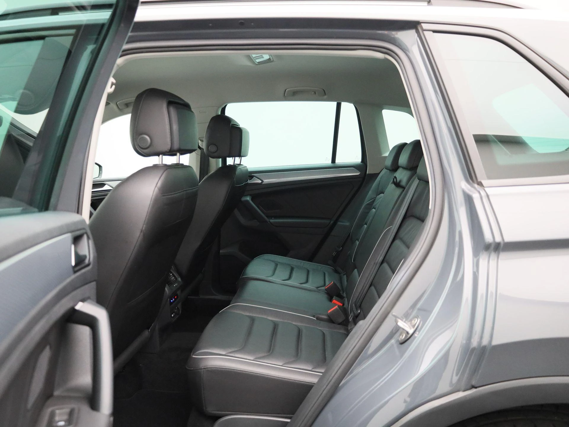 Volkswagen-Tiguan-image-10