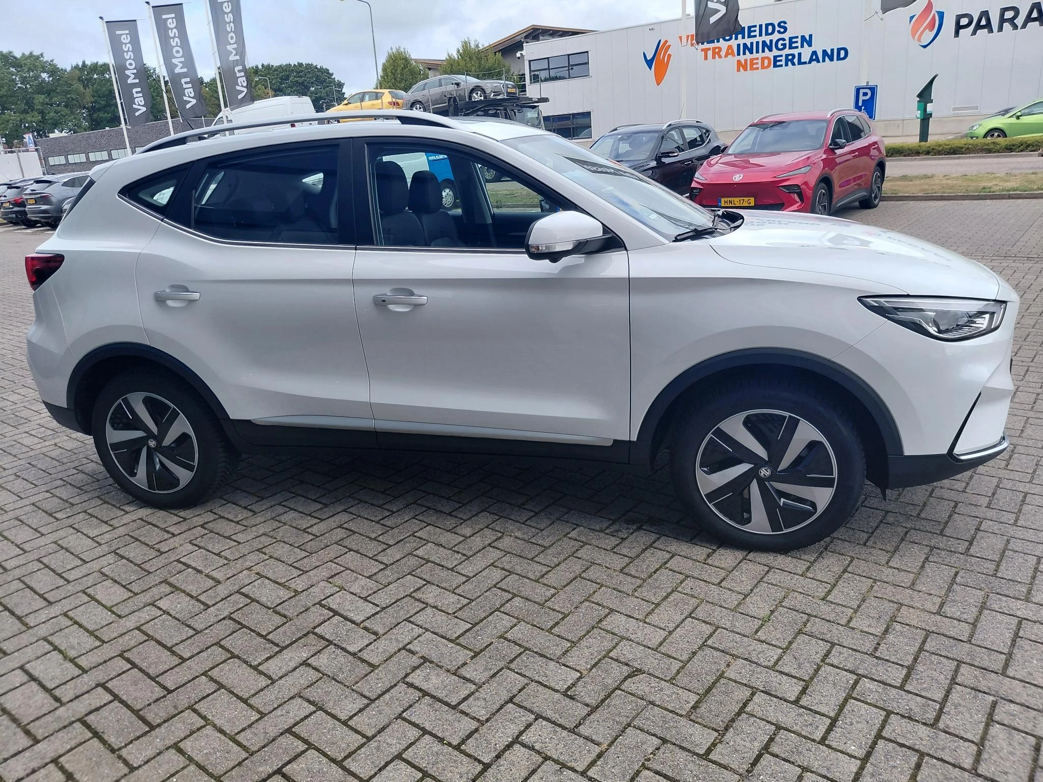 MG-ZS EV-image-6
