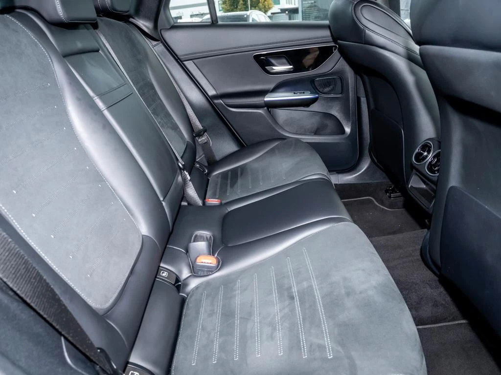 Mercedes-Benz-GLC 300 d-image-12