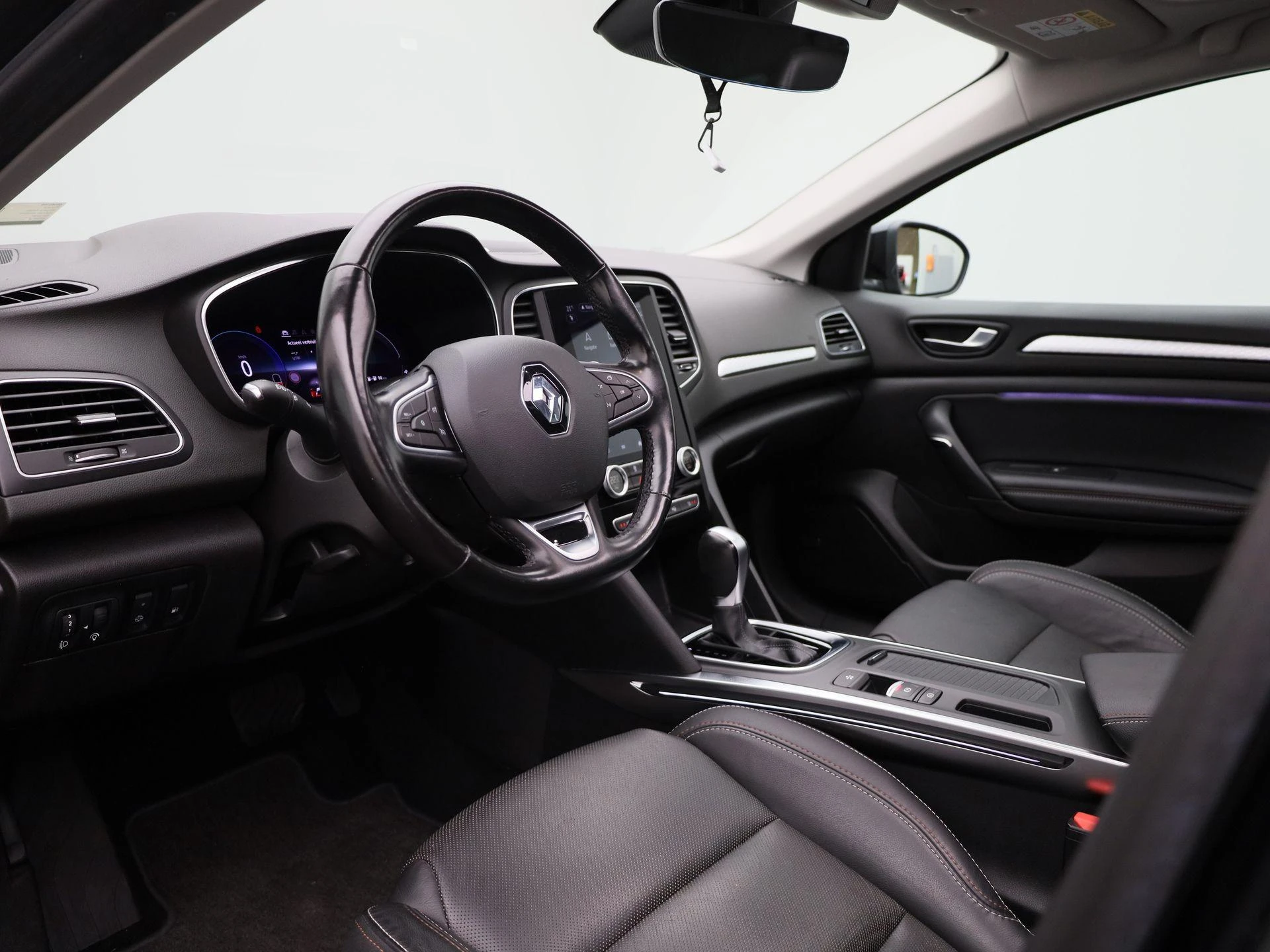 Renault-Megane E-Tech-image-32