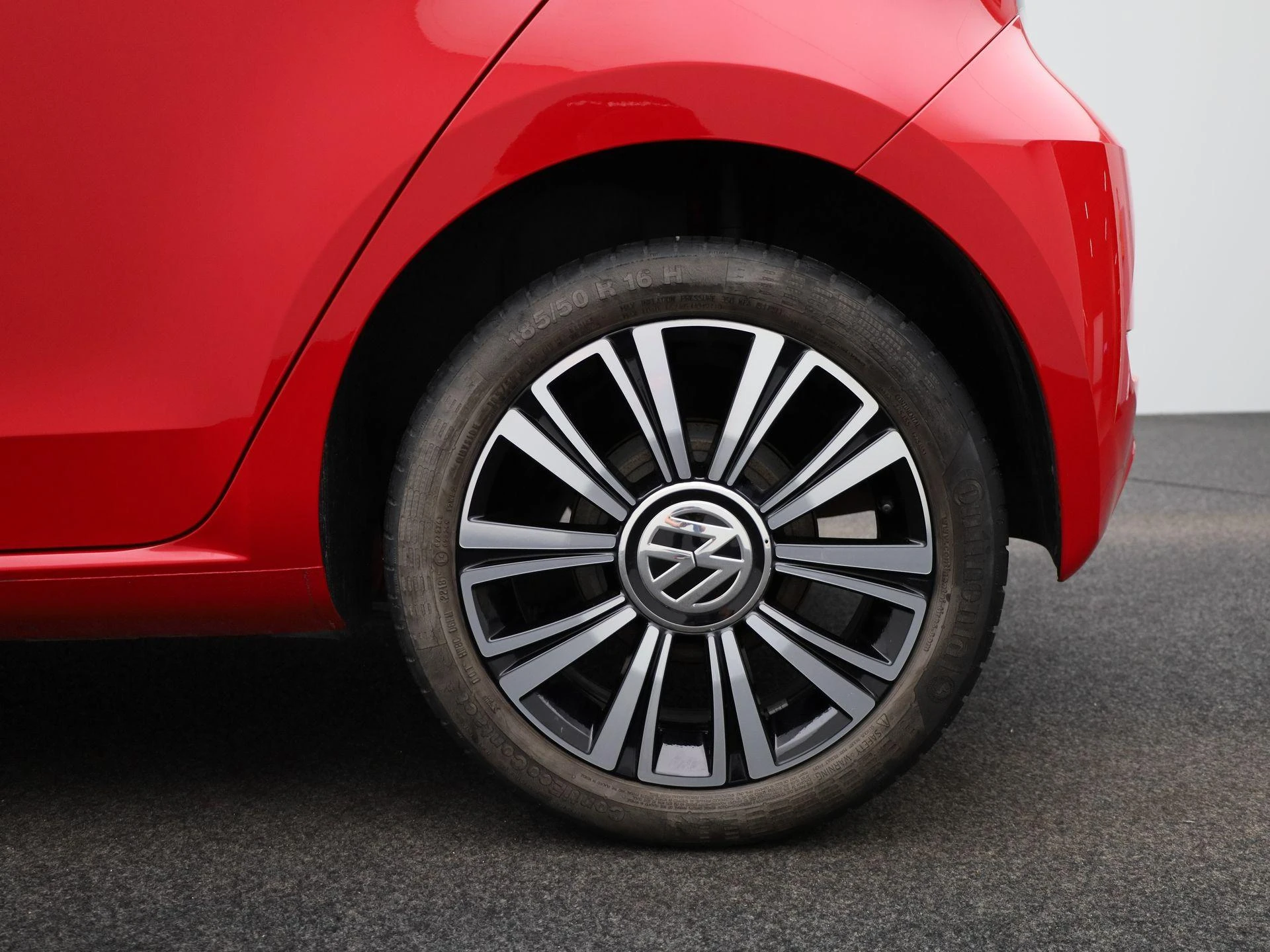 Volkswagen-up!-image-12