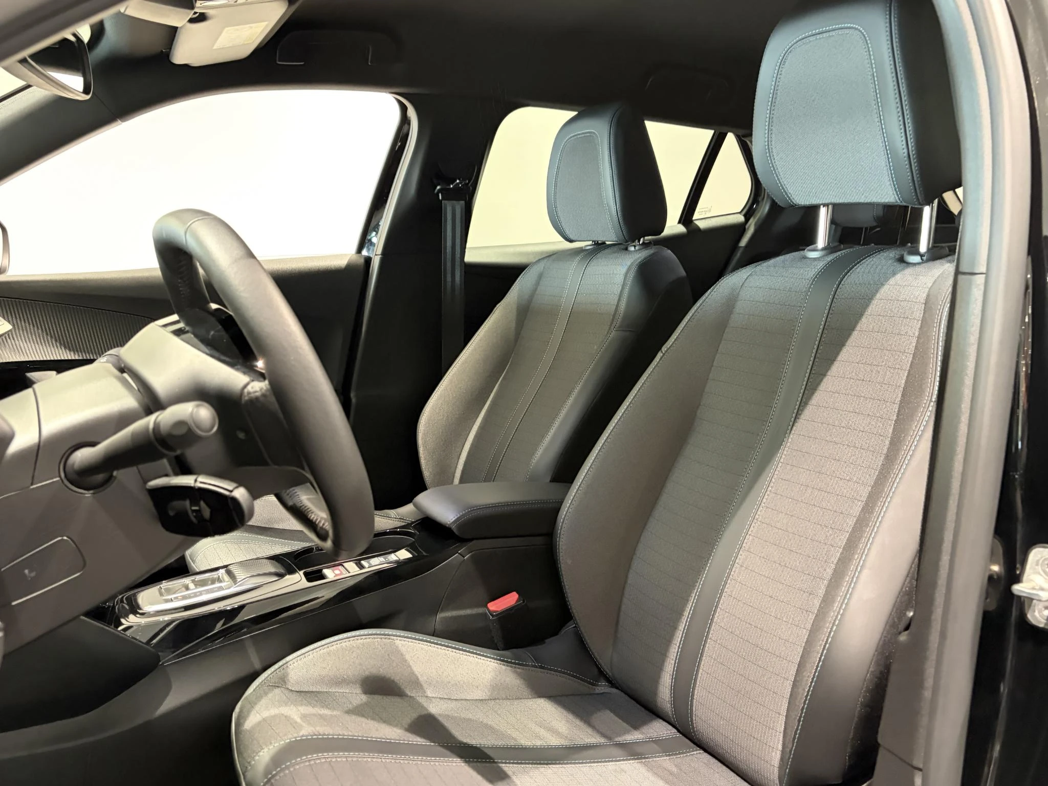 Peugeot-e-2008-image-7