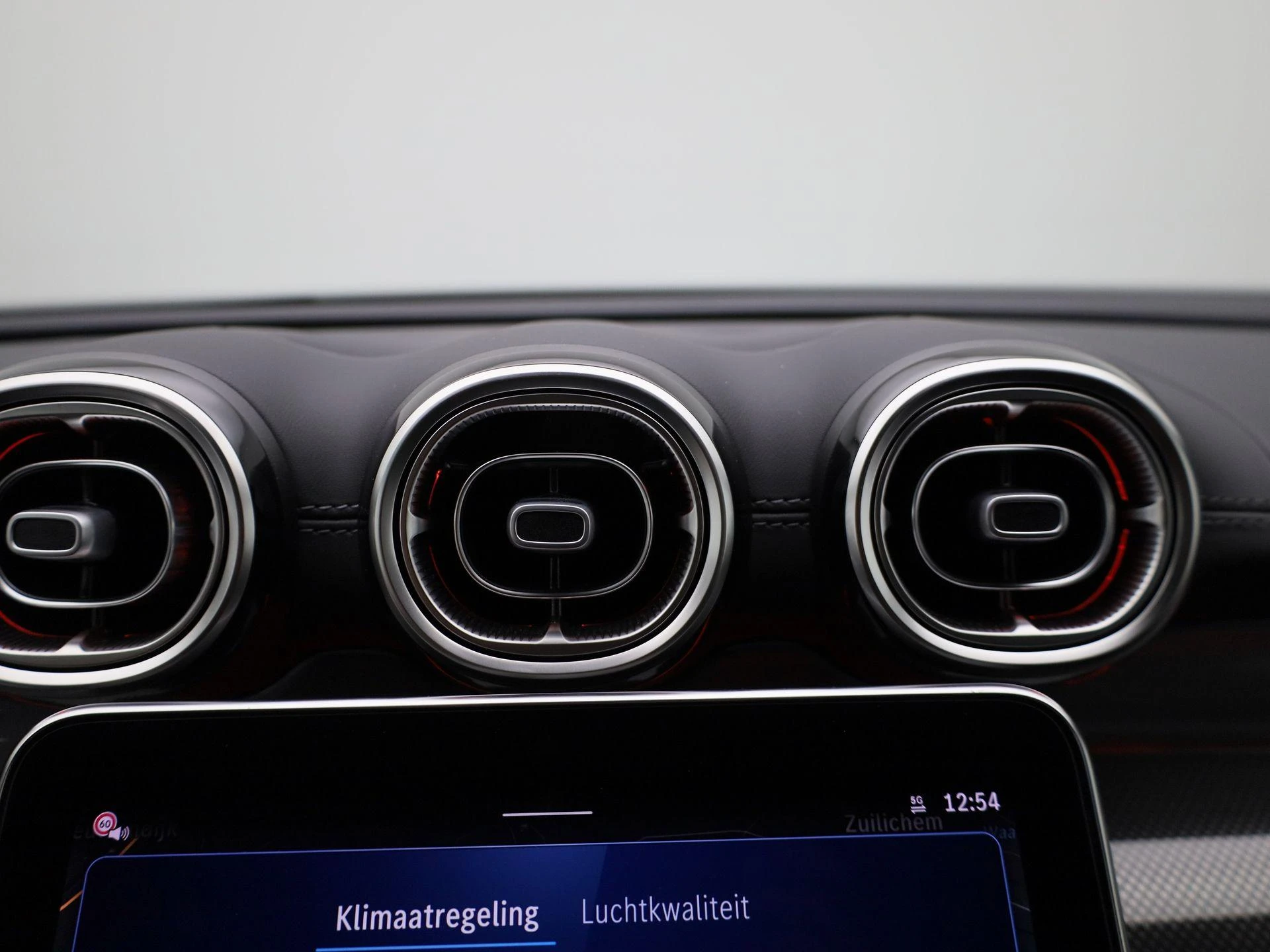 Mercedes-Benz-GLC-image-24