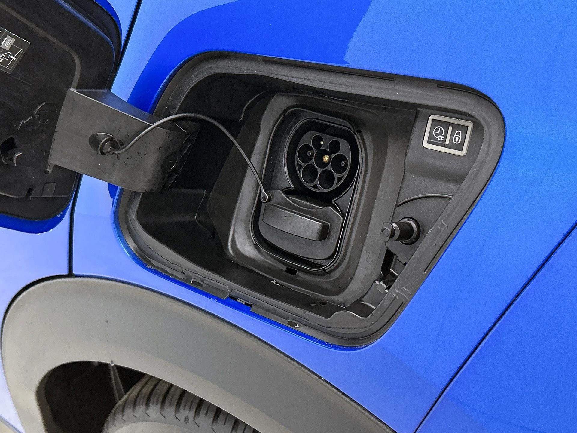 Peugeot-e-2008-image-13