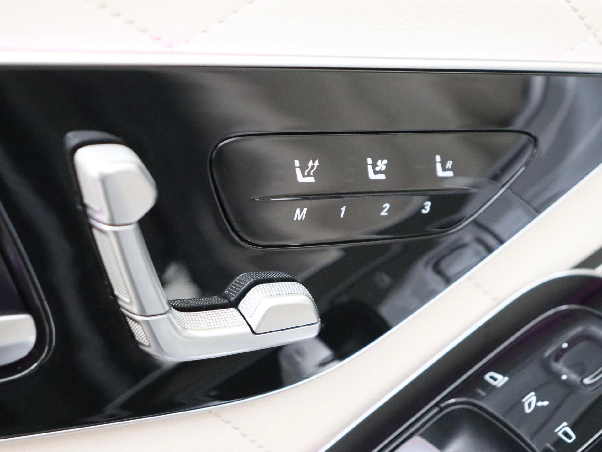 Mercedes-Benz-S-Klasse-image-26