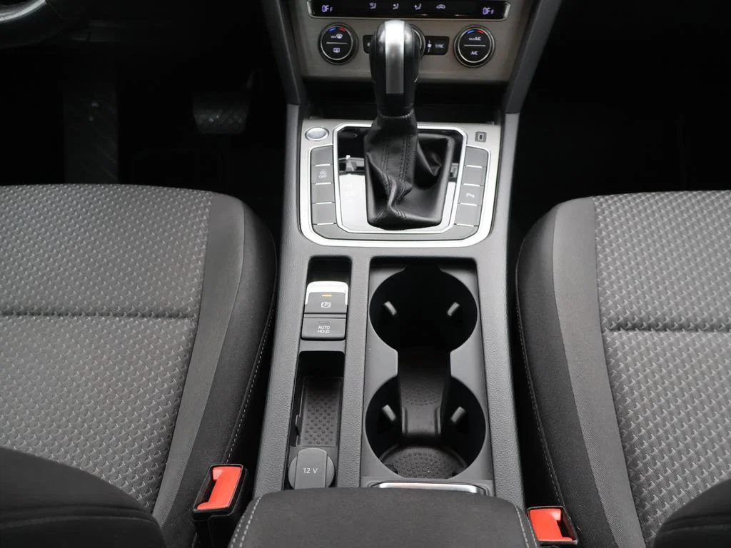 Volkswagen-Passat-image-15
