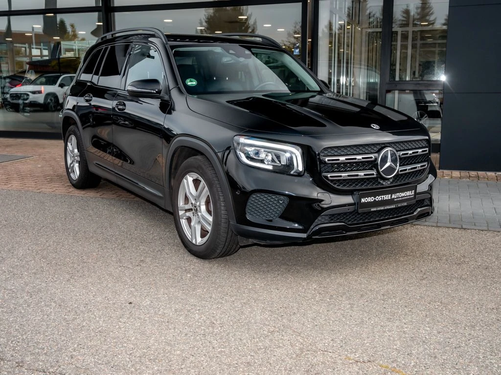 Mercedes-Benz-GLB 200-image-4