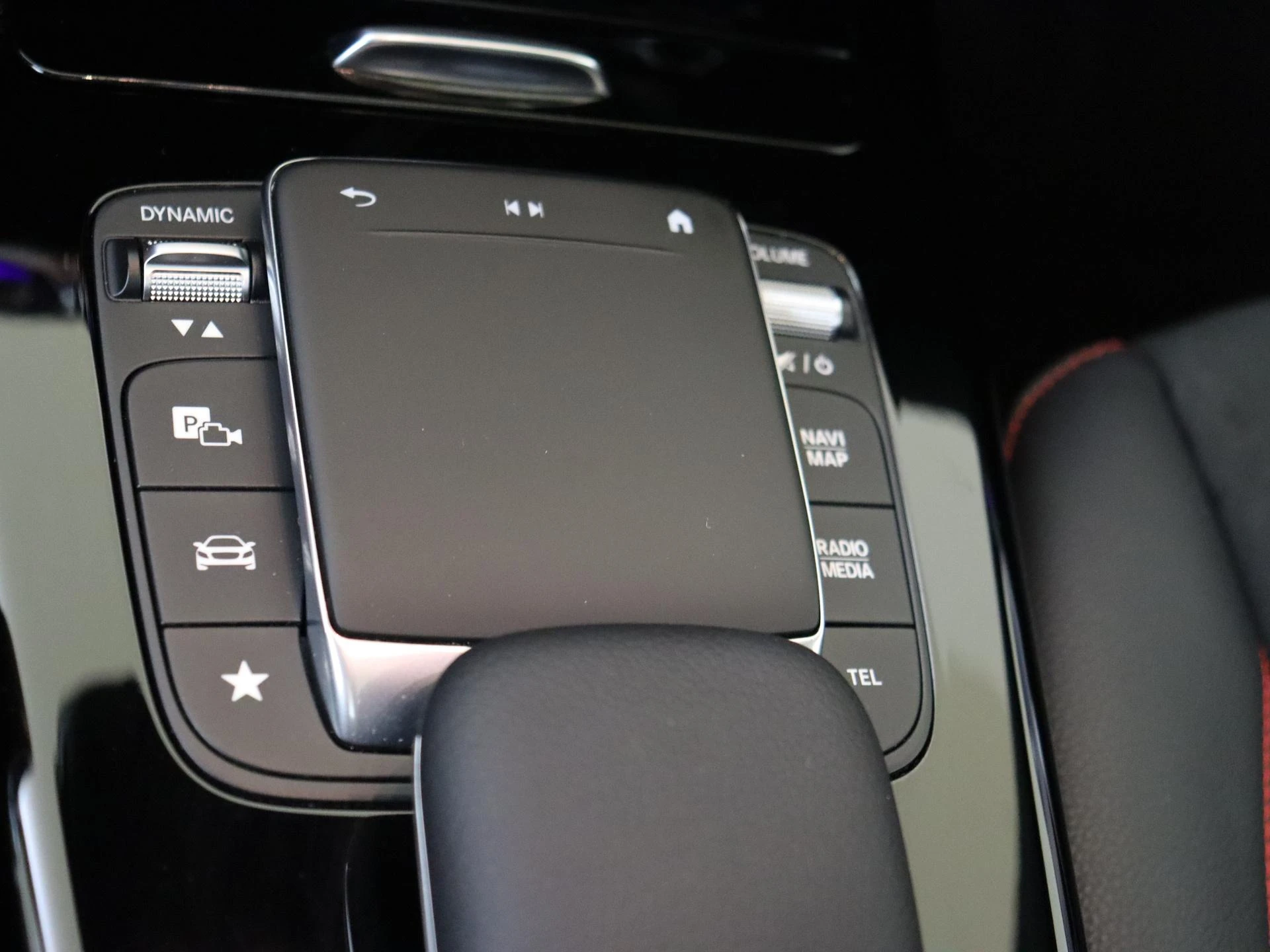 Mercedes-Benz-CLA-image-18