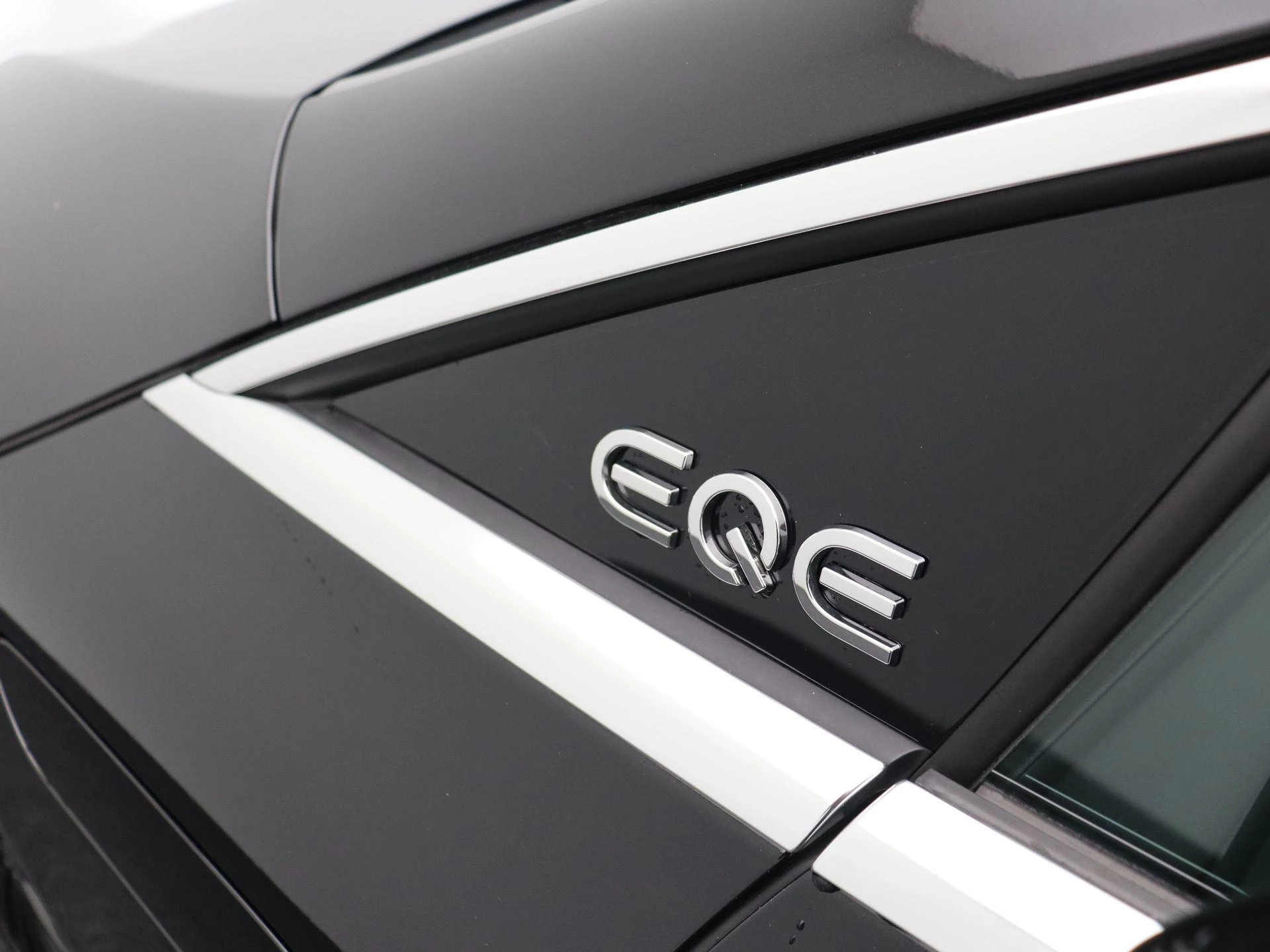 Mercedes-Benz-EQE-image-7