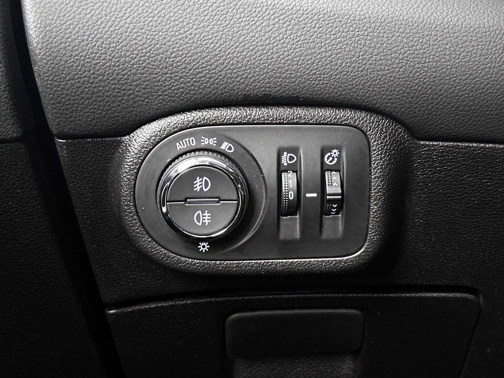 Opel-Zafira Tourer-image-22