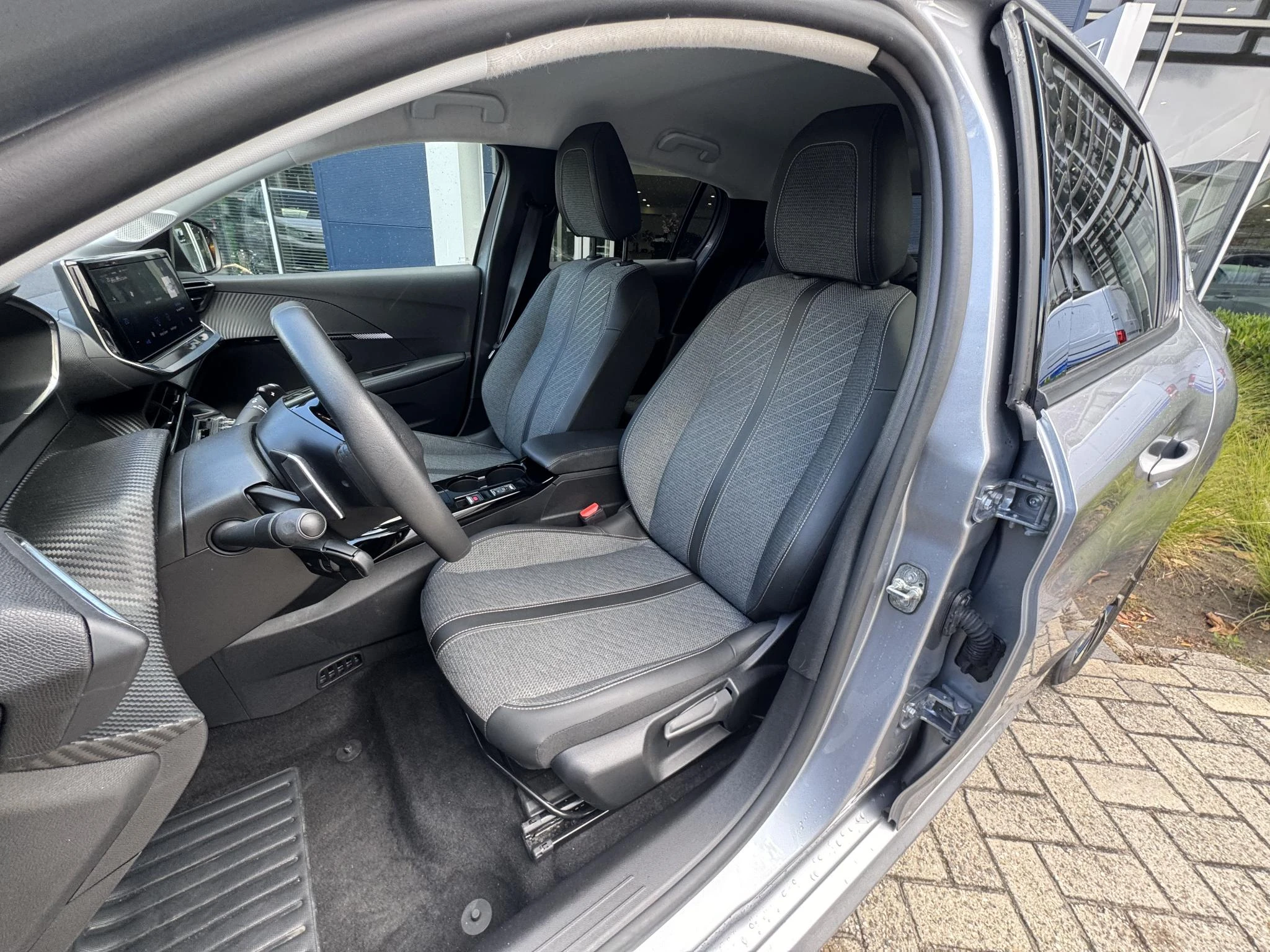 Peugeot-208-image-11
