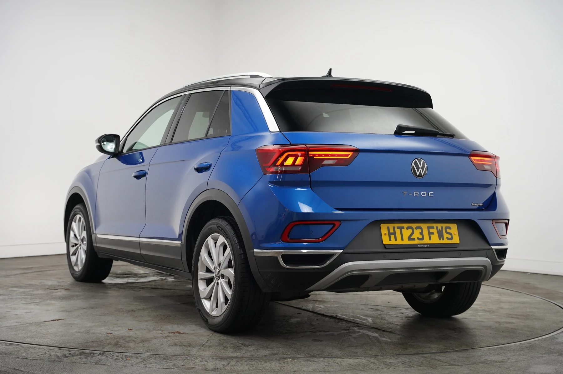 Volkswagen-T-Roc-image-2