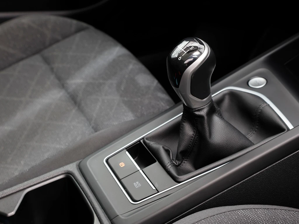 Volkswagen-Golf-image-8