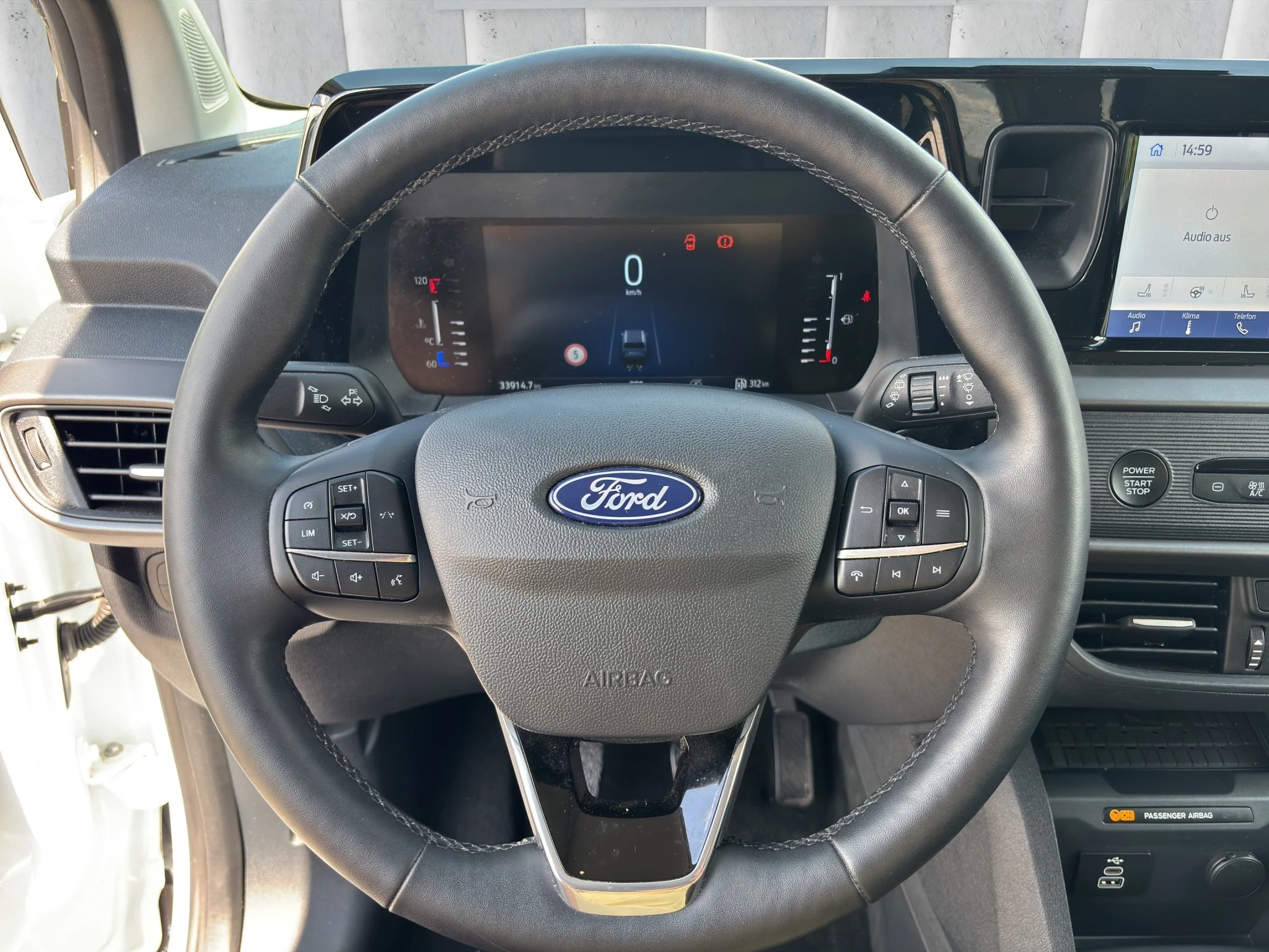 Ford Tourneo Courier 1.0 EcoBoost Titanium