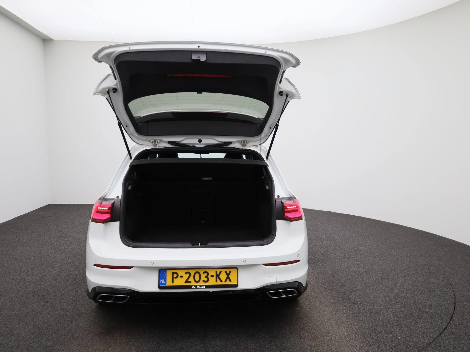 Volkswagen-Golf-image-10