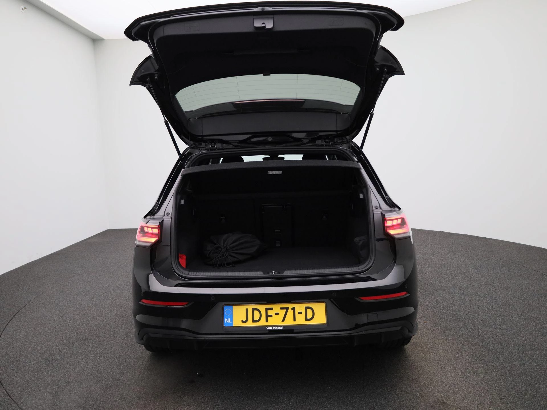 Volkswagen-Golf-image-10