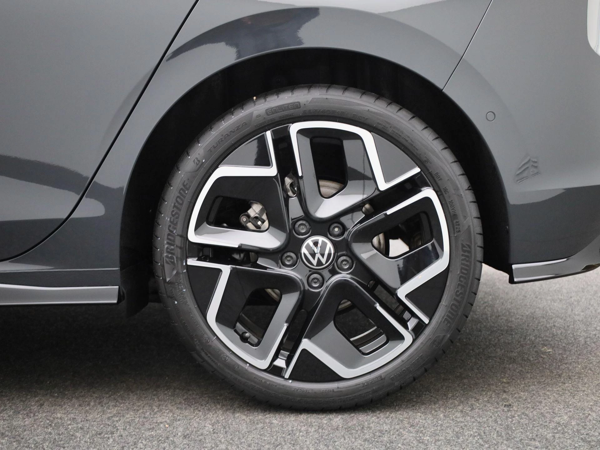 Volkswagen-Golf-image-12