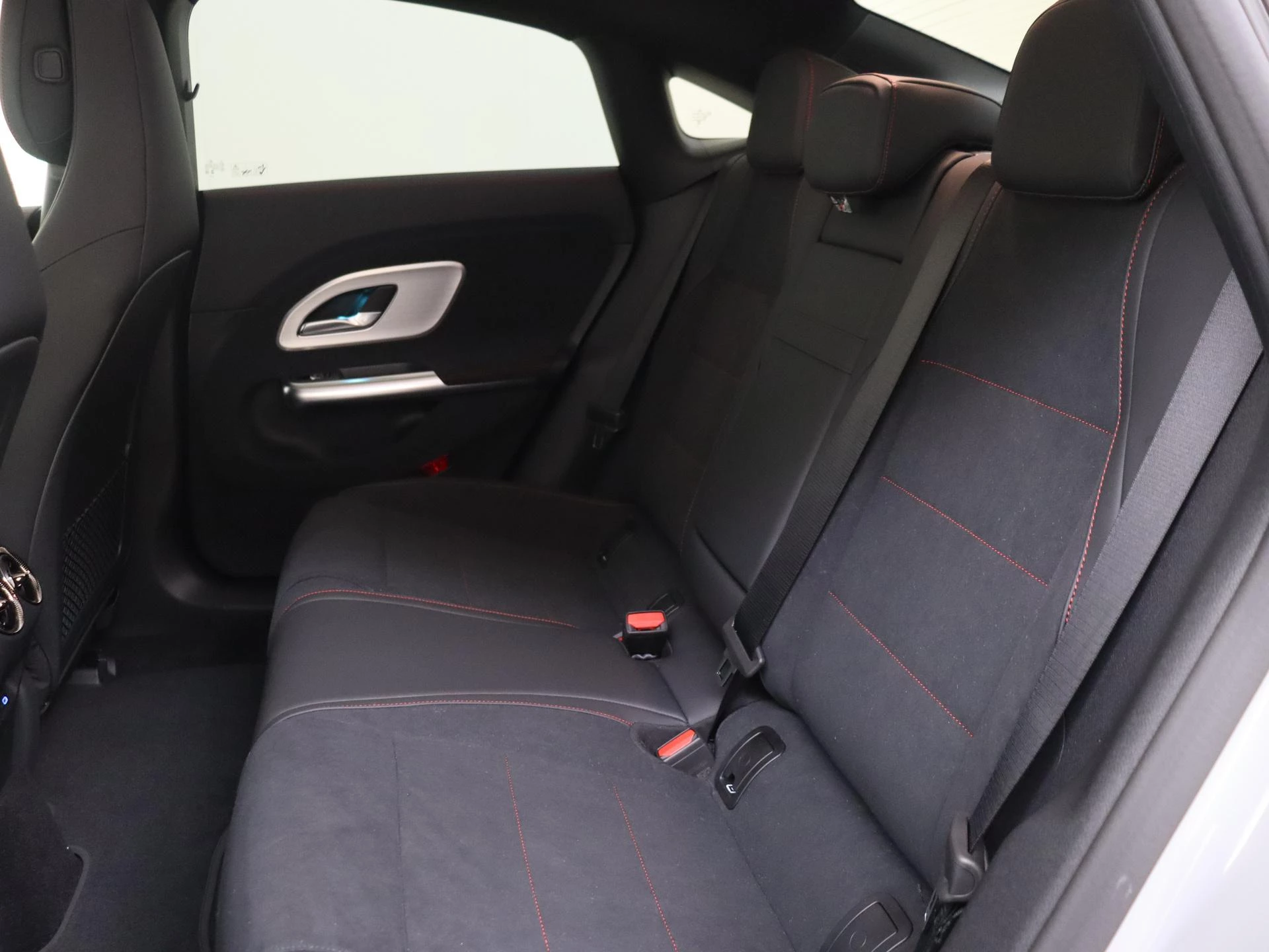 Mercedes-Benz-CLA-image-11