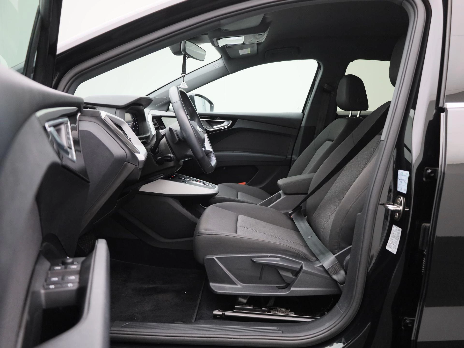 Audi-Q4 Sportback e-tron-image-13