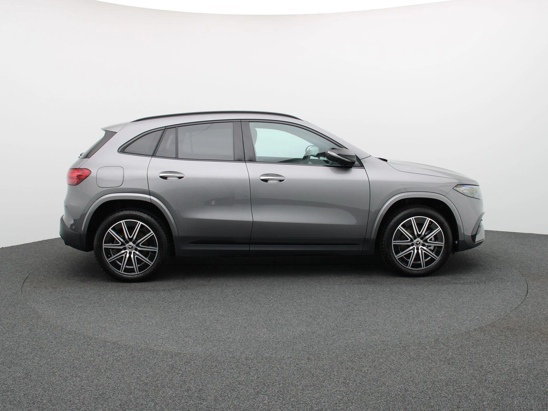 Mercedes-Benz EQA 250+ Star Edition + PANO DAK + BURMESTER + TREKHAAK + CARPLAY +