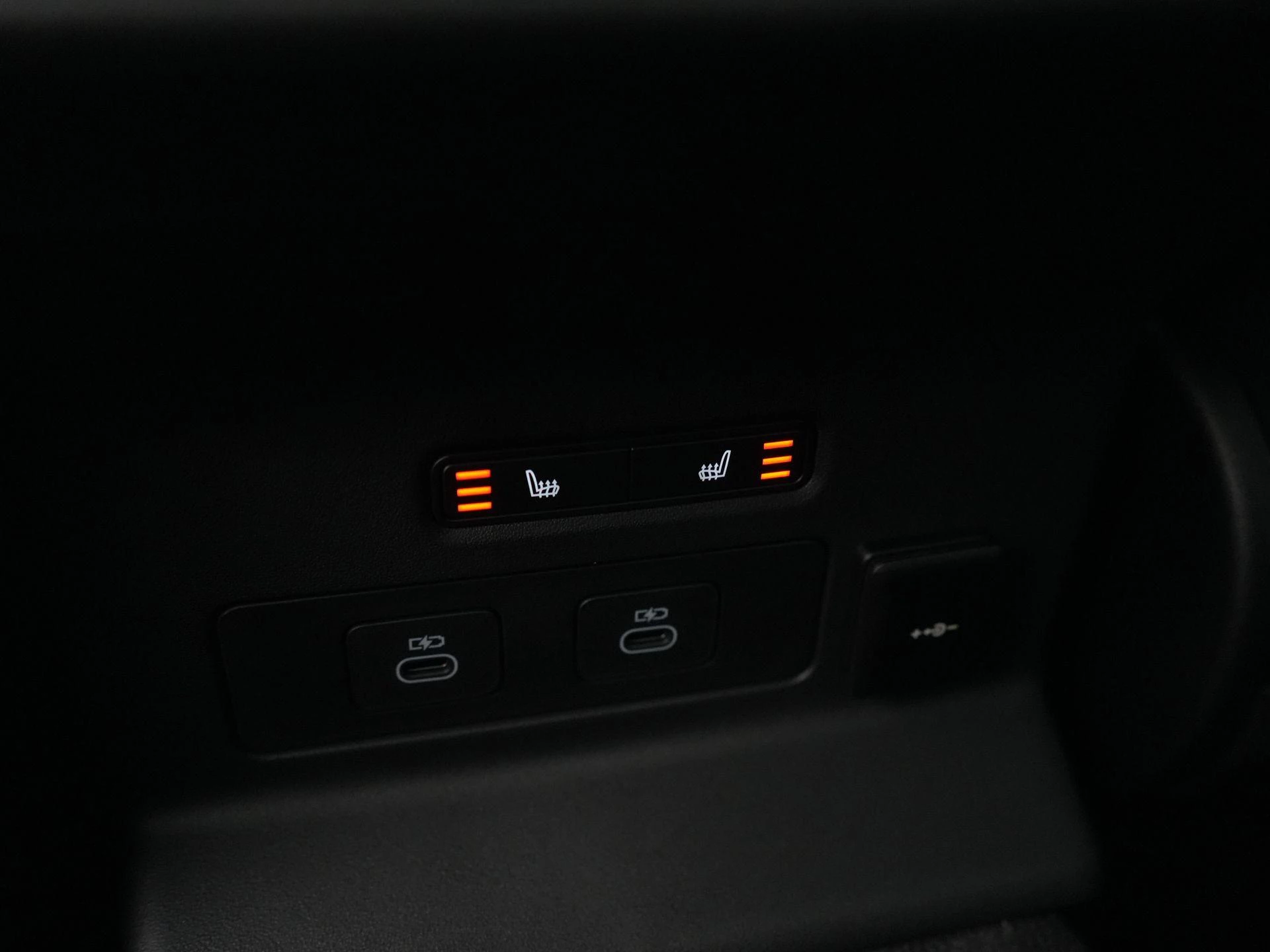 Land Rover-Range Rover Velar-image-41