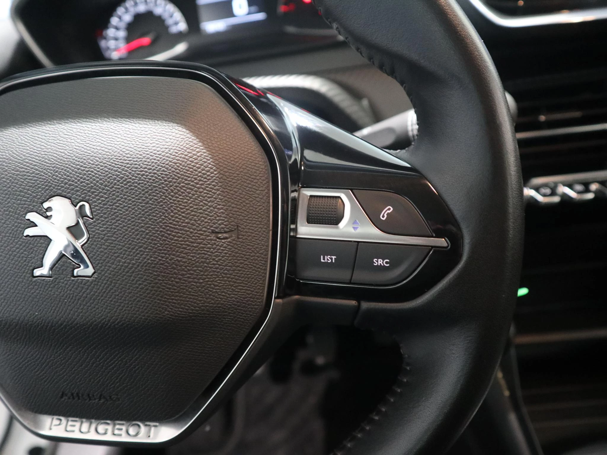 Peugeot-2008-image-13