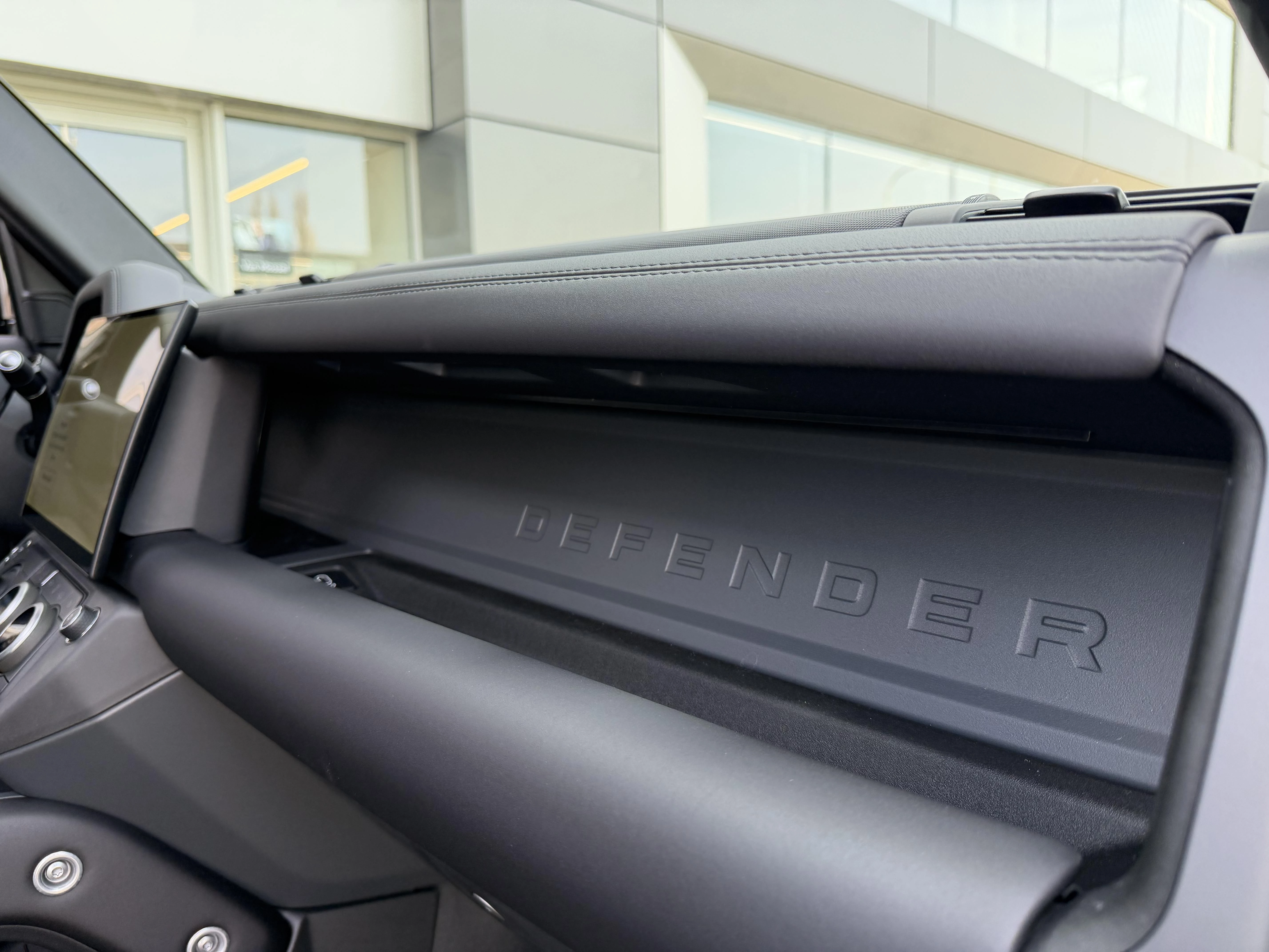 Land Rover Defender 110 D250 X-Dynamic SE AWD Auto. 26MY