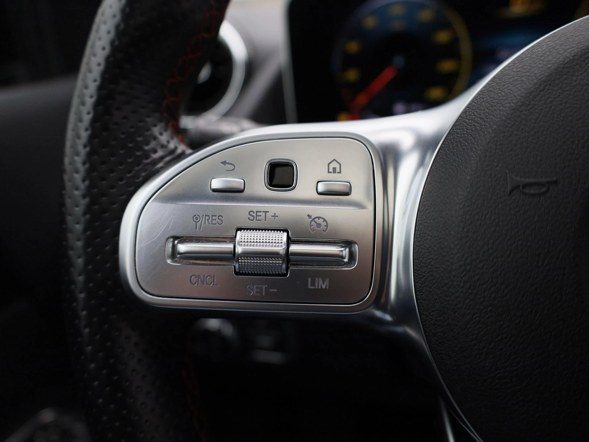 Mercedes-Benz-B-Klasse-image-17