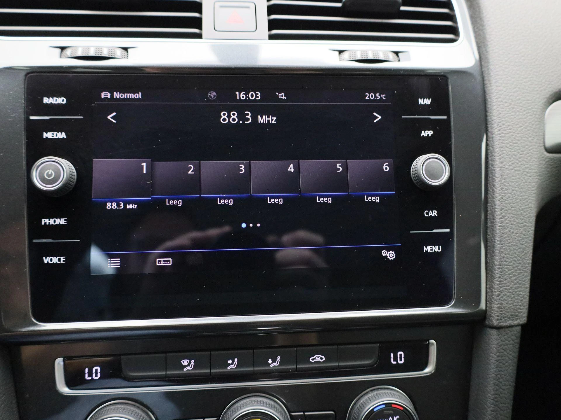 Volkswagen-e-Golf-image-15