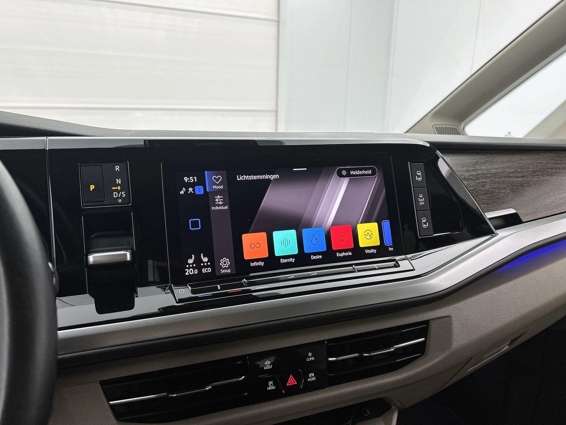 Volkswagen-Multivan-image-33