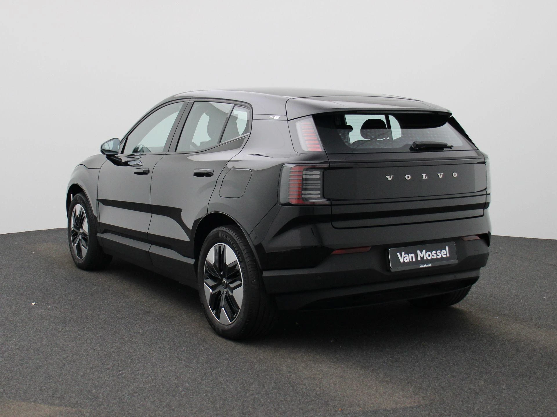 Volvo-EX30-image-1