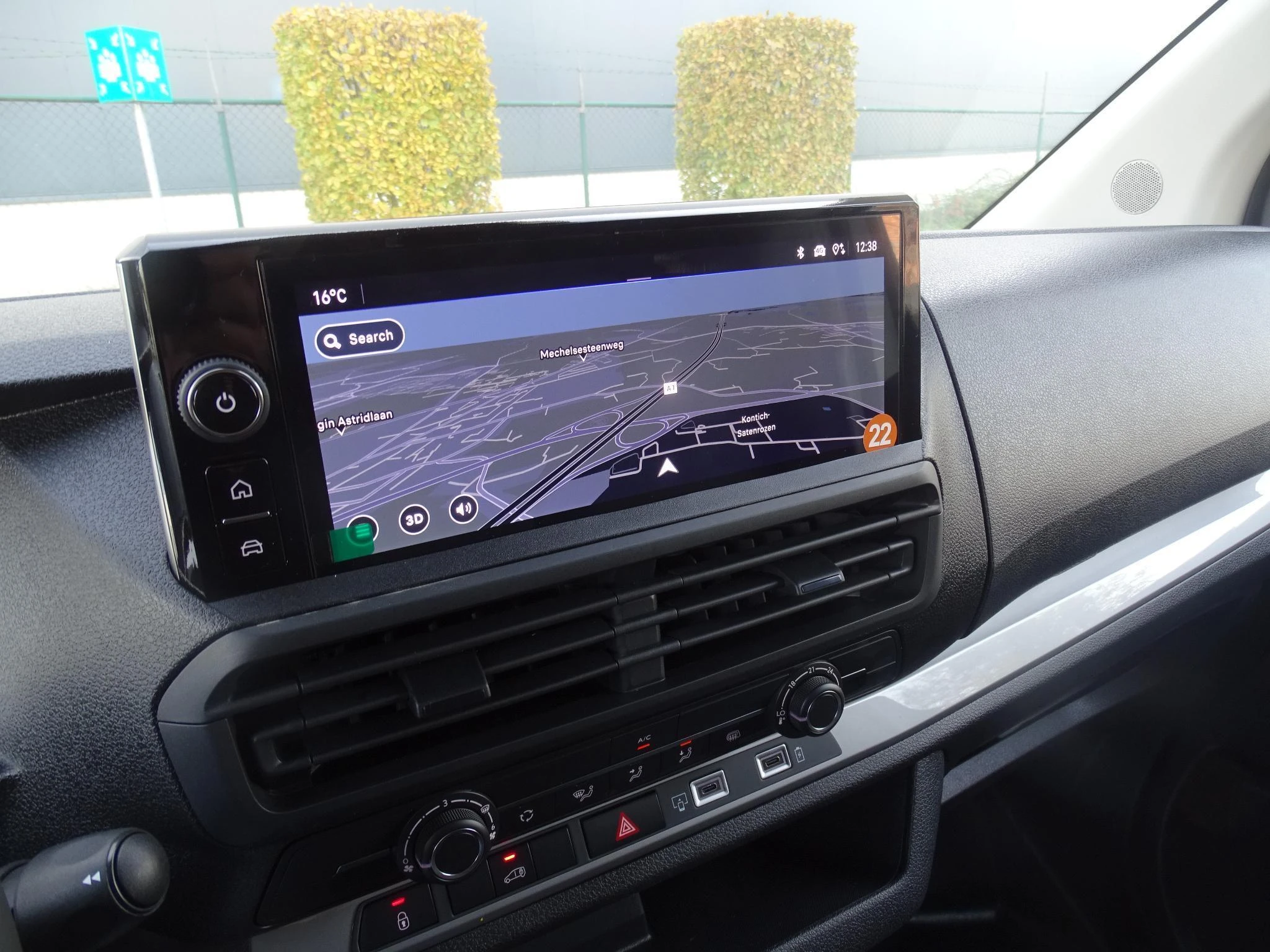 Opel-Vivaro-image-8