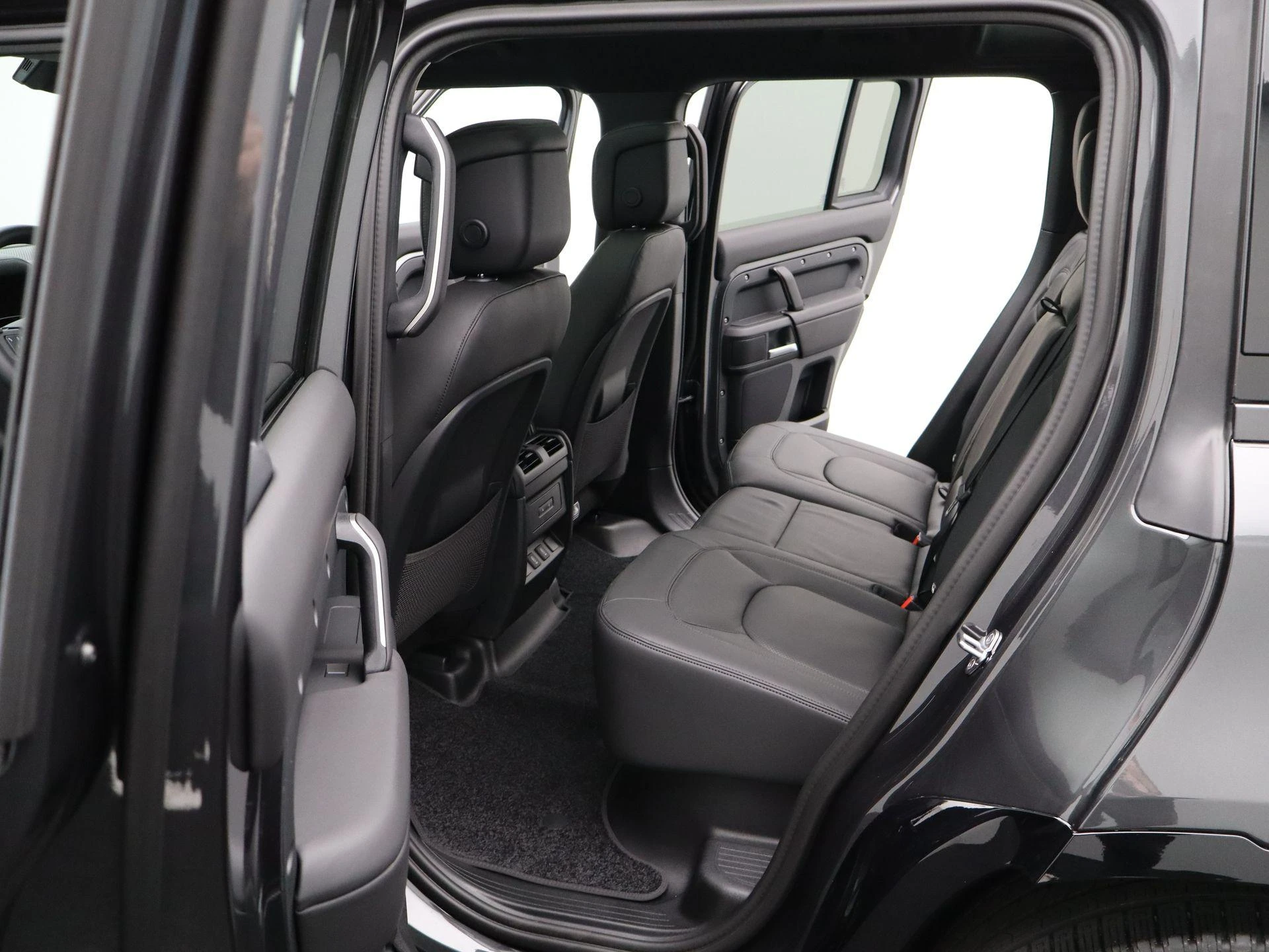 Land Rover-Defender-image-11