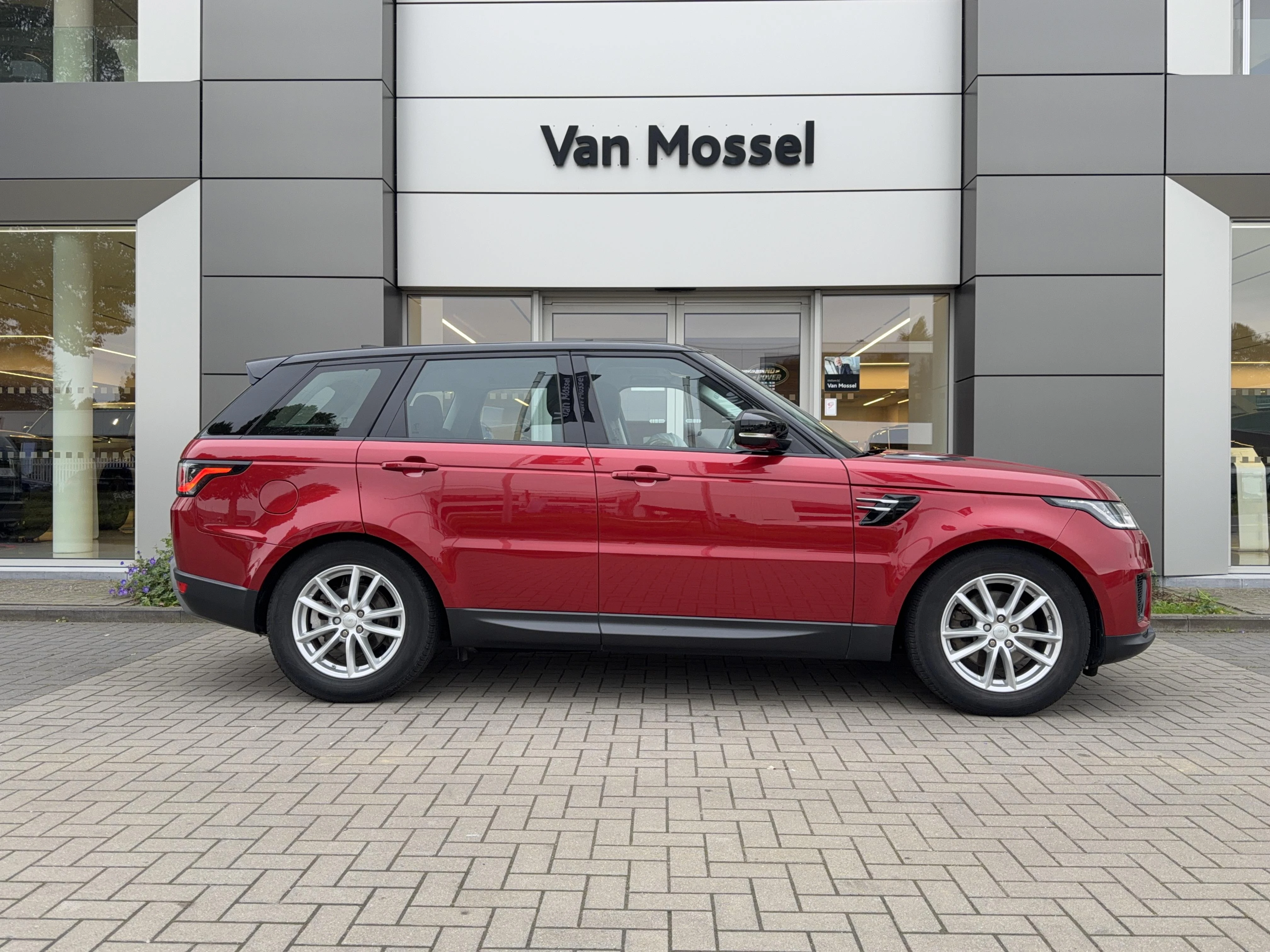 Land Rover-Range Rover Sport-image-2