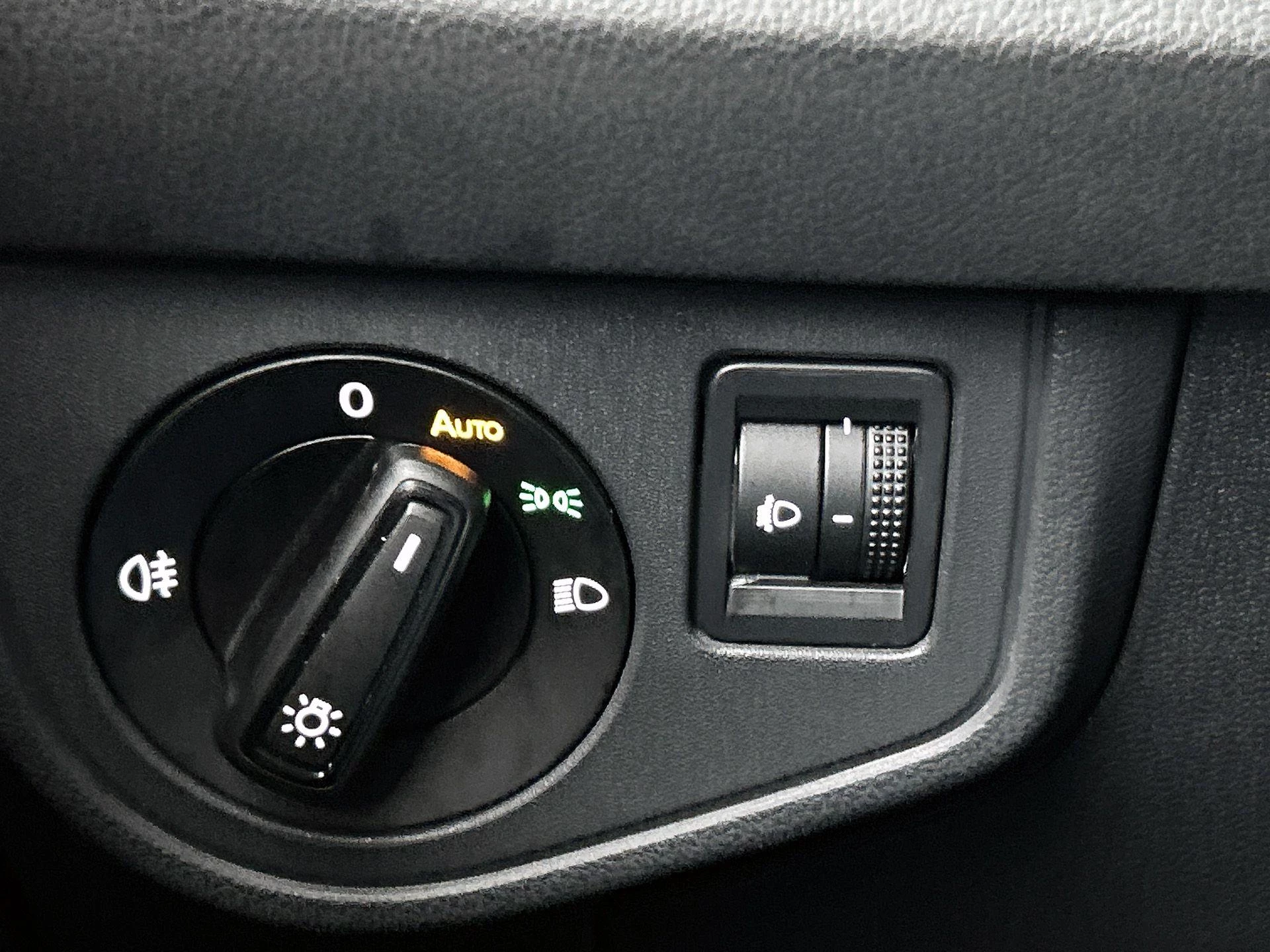 Volkswagen-Polo-image-16
