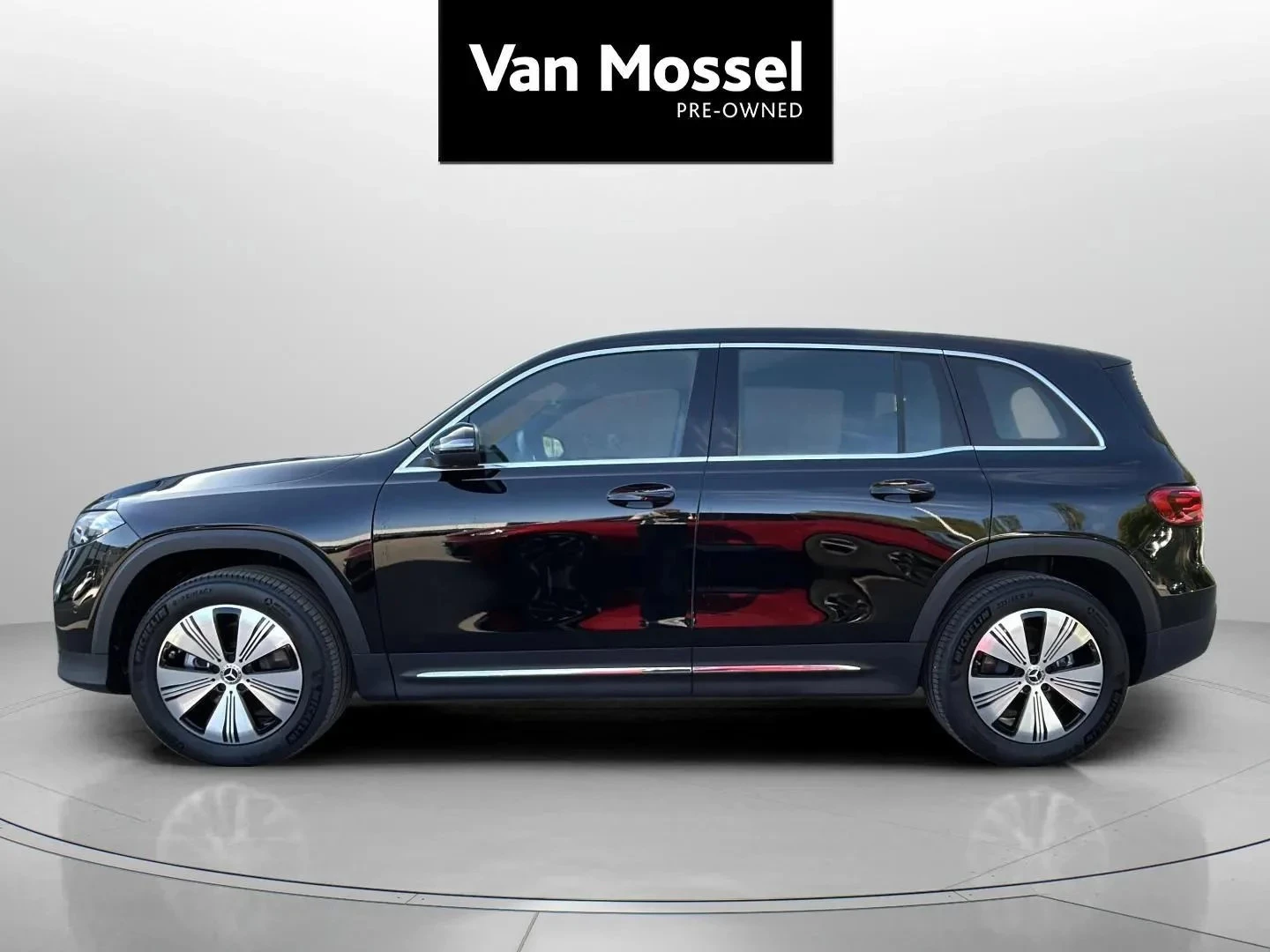 Mercedes-Benz-EQB-image-7