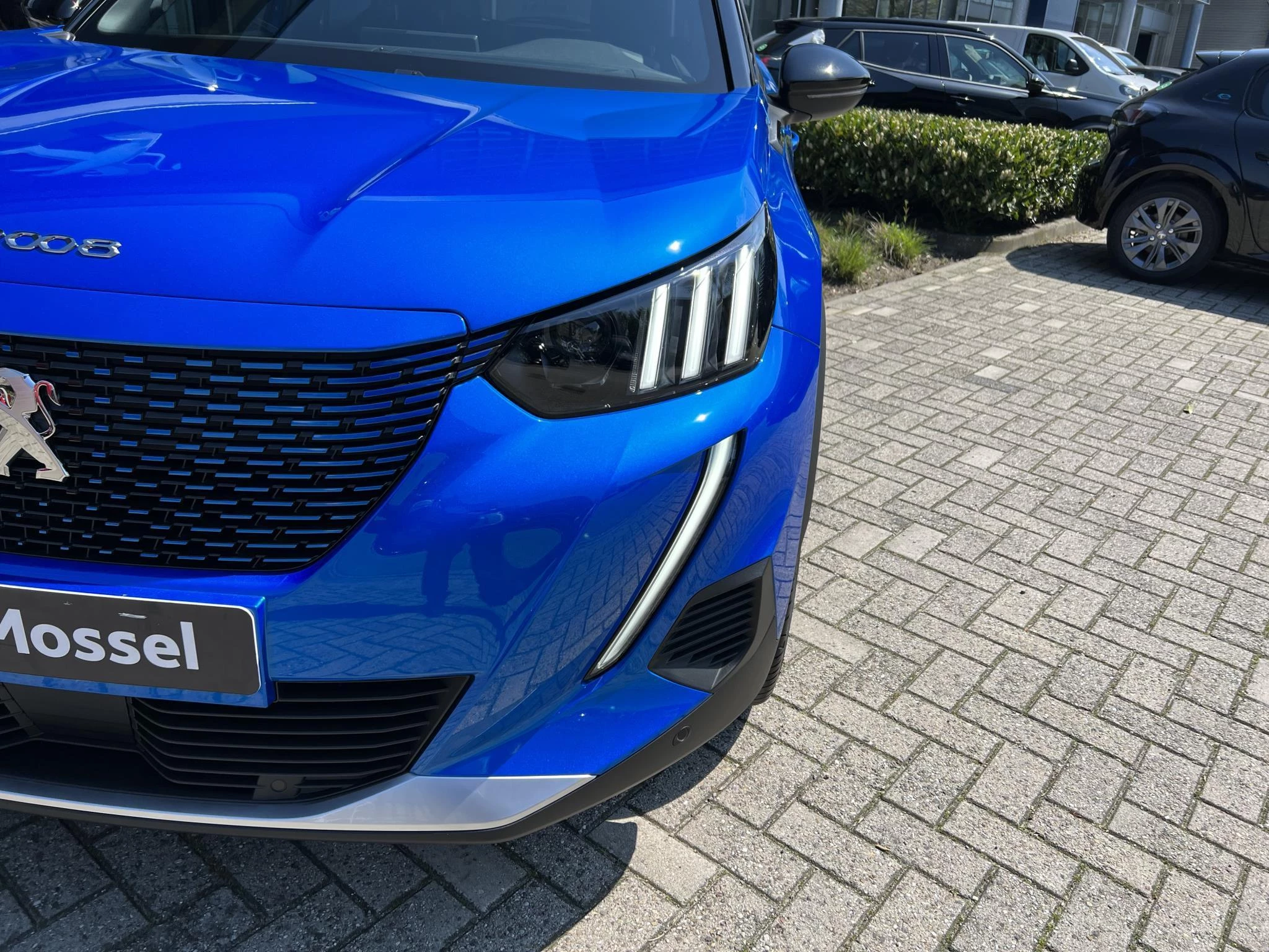 Peugeot-e-2008-image-7