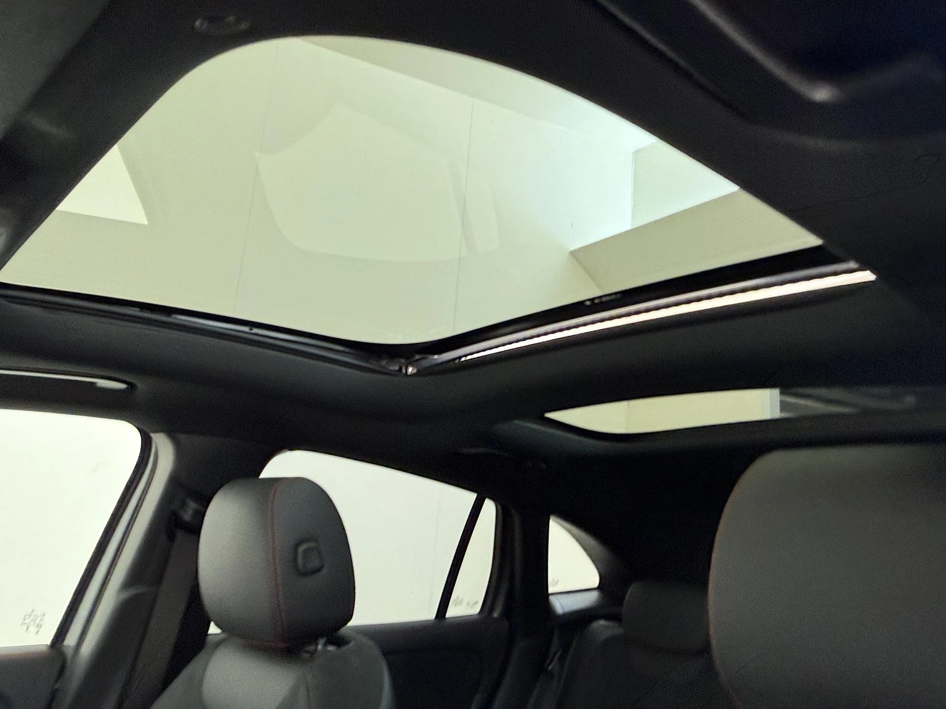 Mercedes-Benz-EQA-image-28