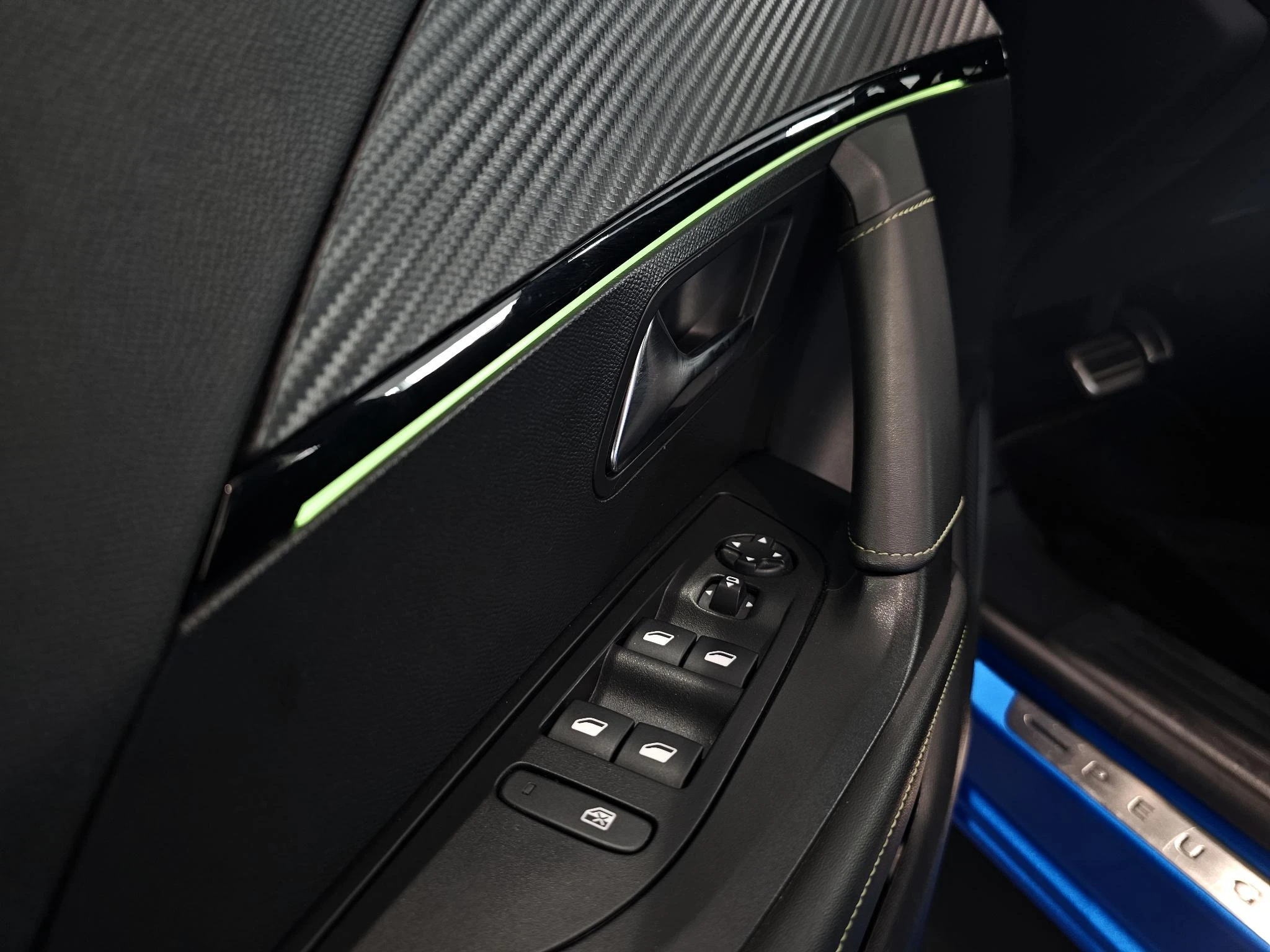 Peugeot-e-2008-image-11