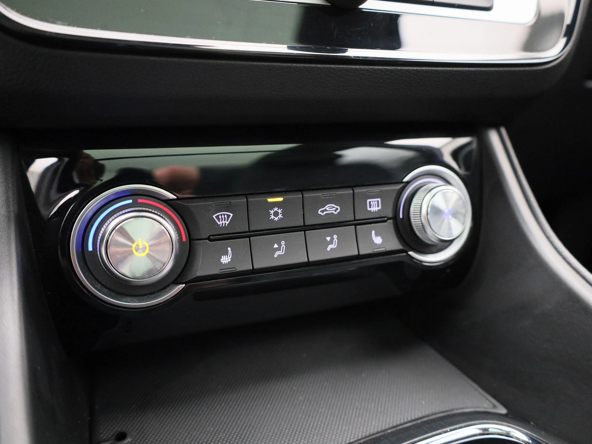MG-ZS EV-image-28