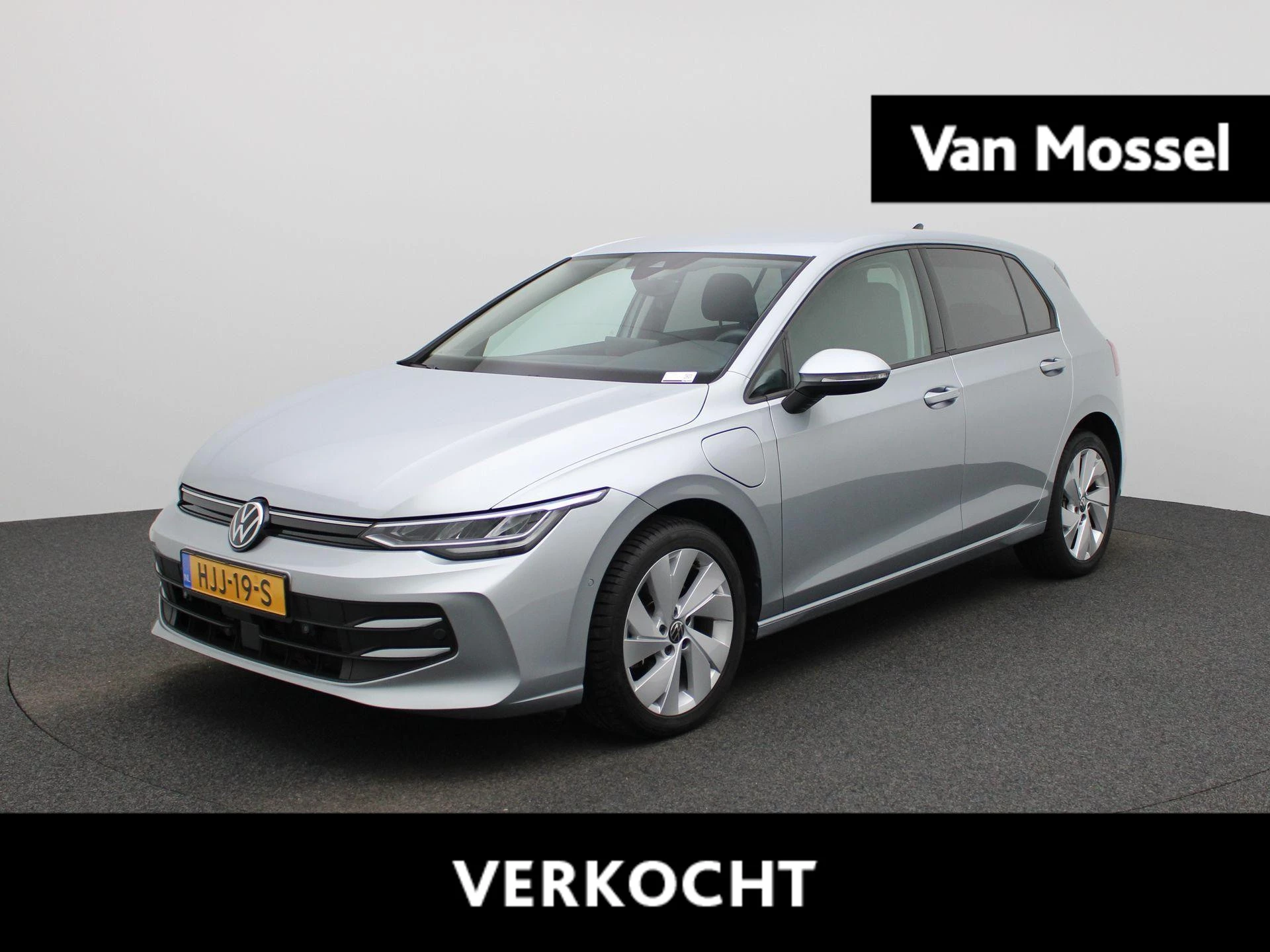 Volkswagen-Golf-image-0