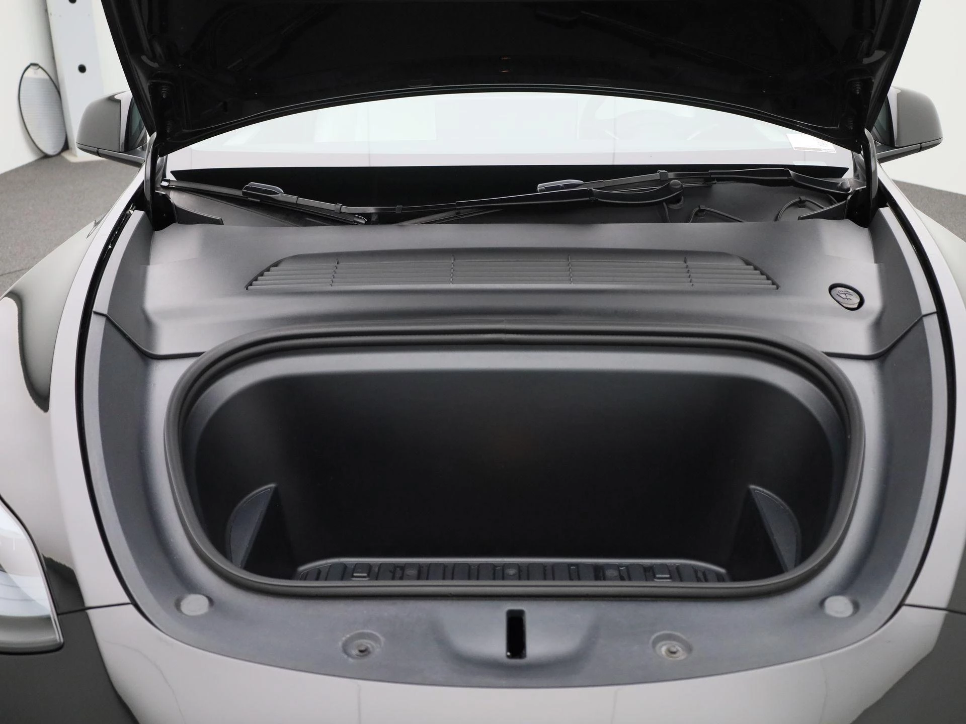 Tesla-Model Y-image-40